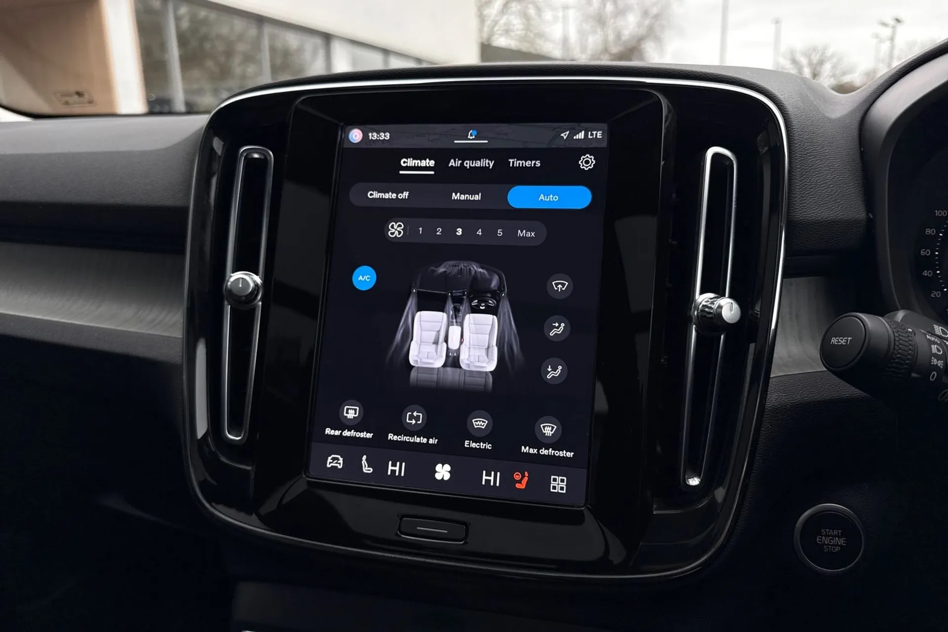 Volvo XC40 thumbnail image number 38