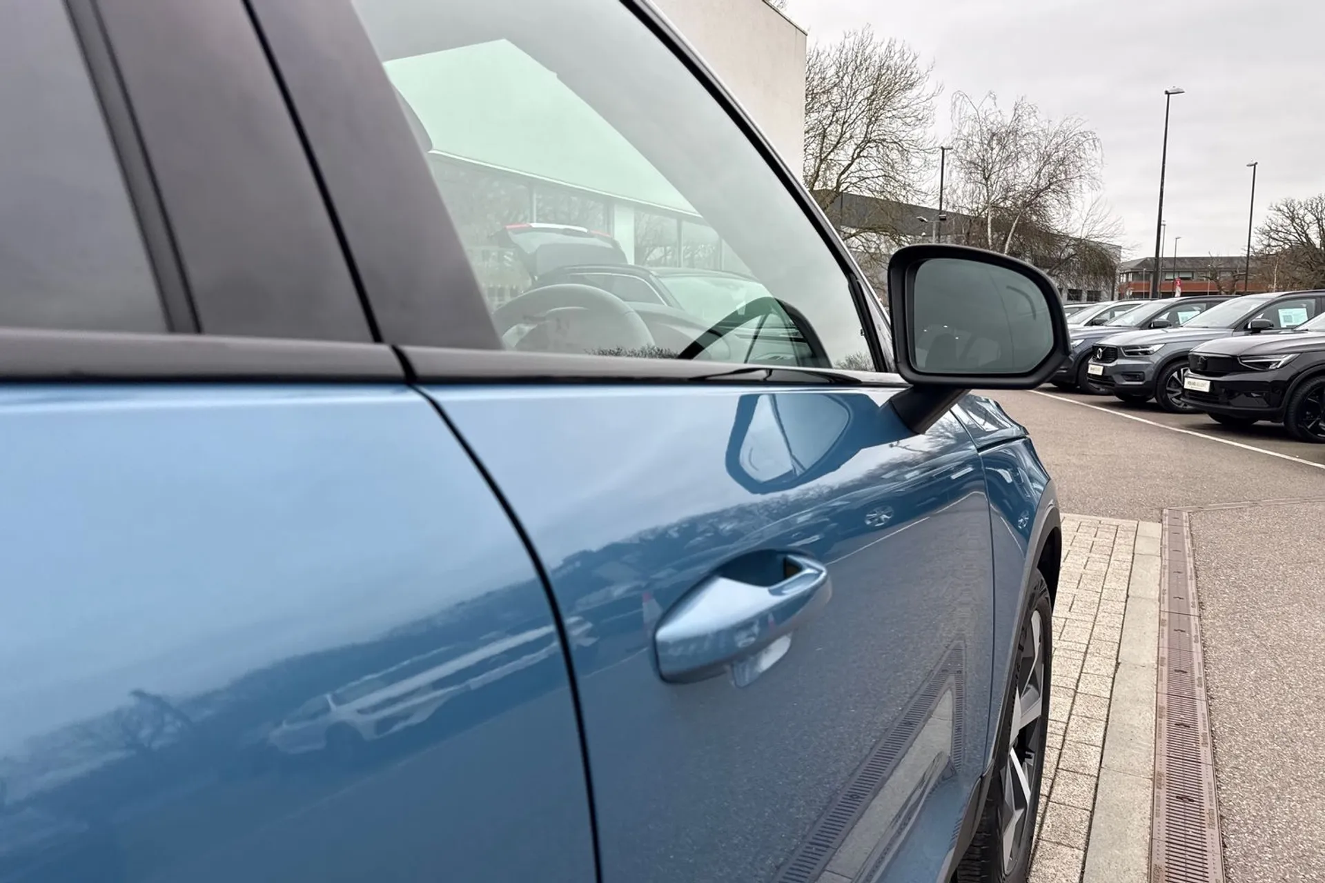 Volvo XC40 thumbnail image number 17