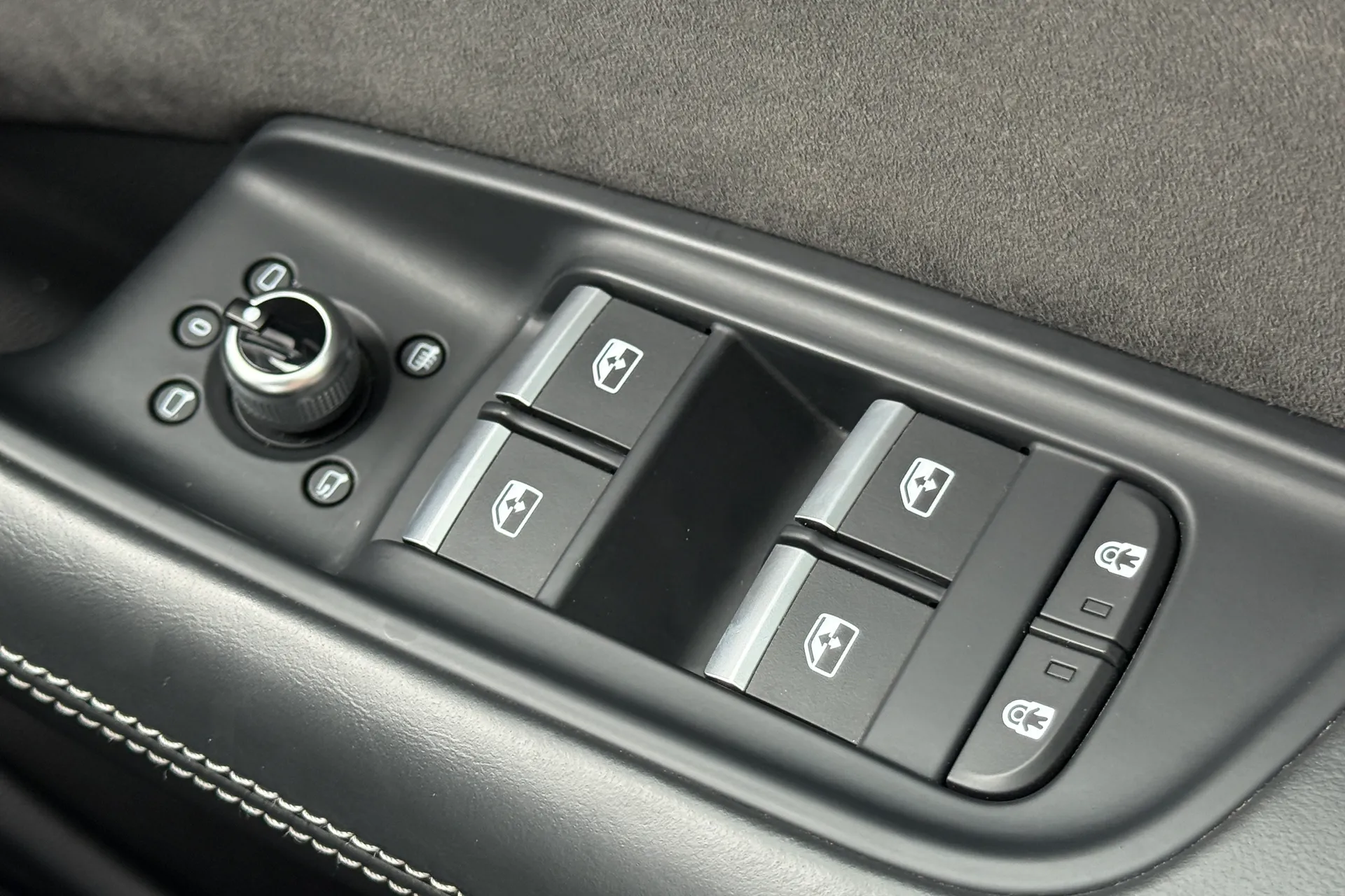 Audi Q7 thumbnail image number 28