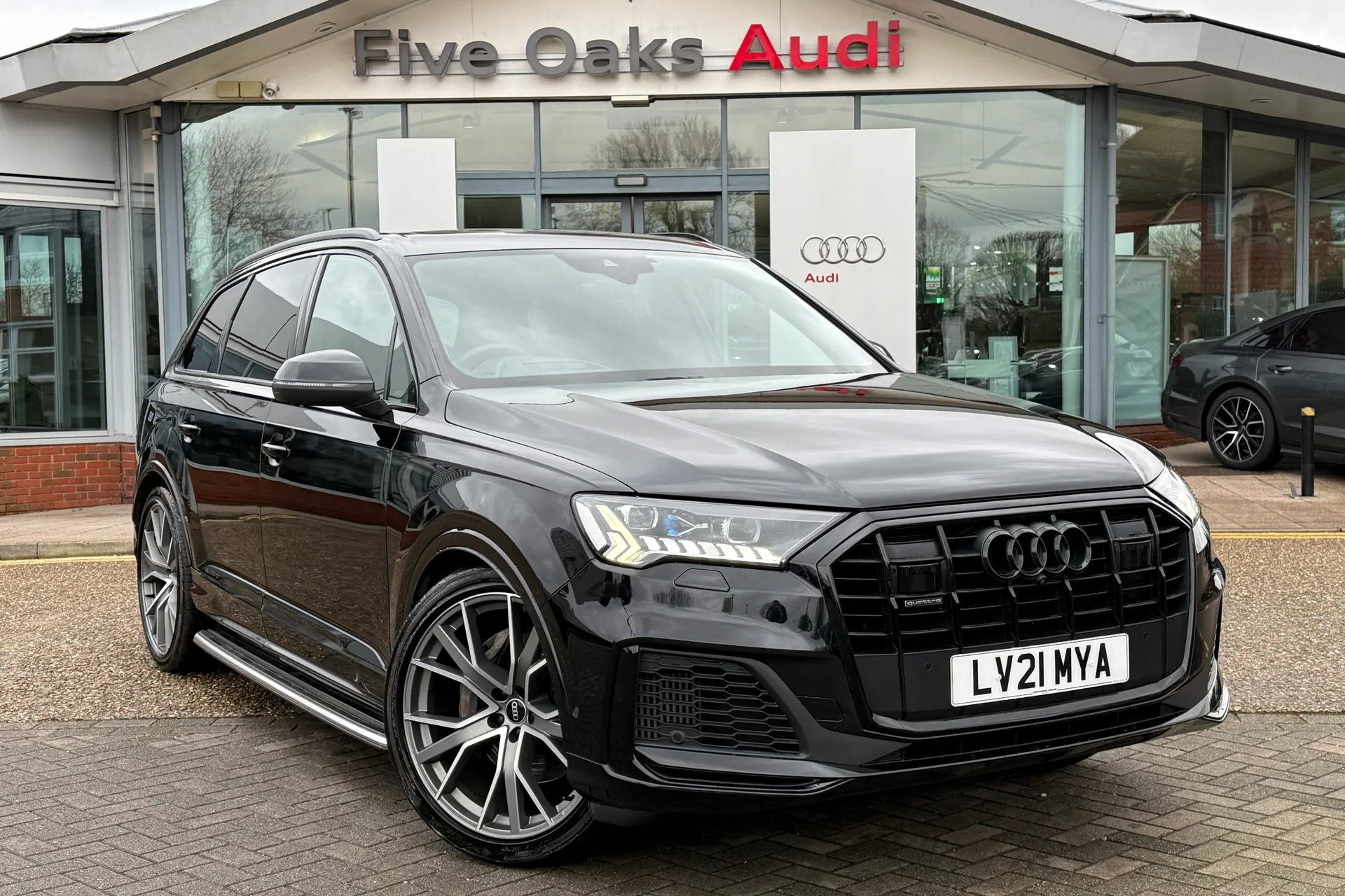 Audi Q7 focused image