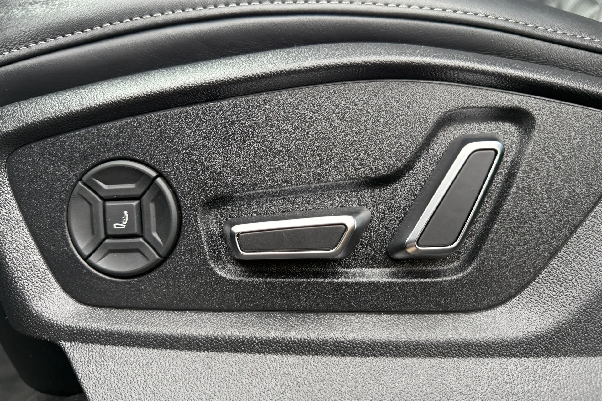 Audi Q7 thumbnail image number 25