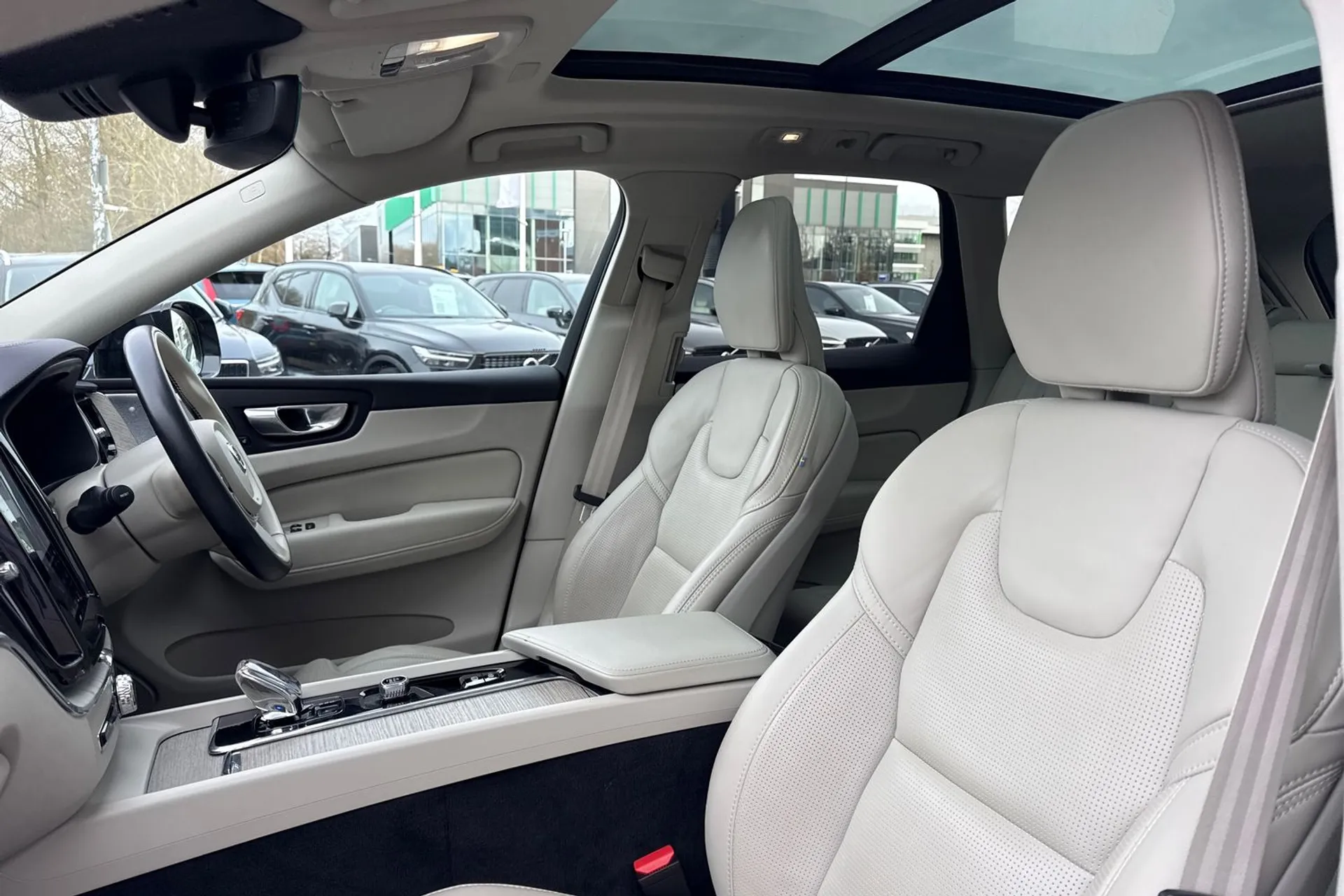 Volvo XC60 ULTIMATE B5 MHEV AWD thumbnail image number 28