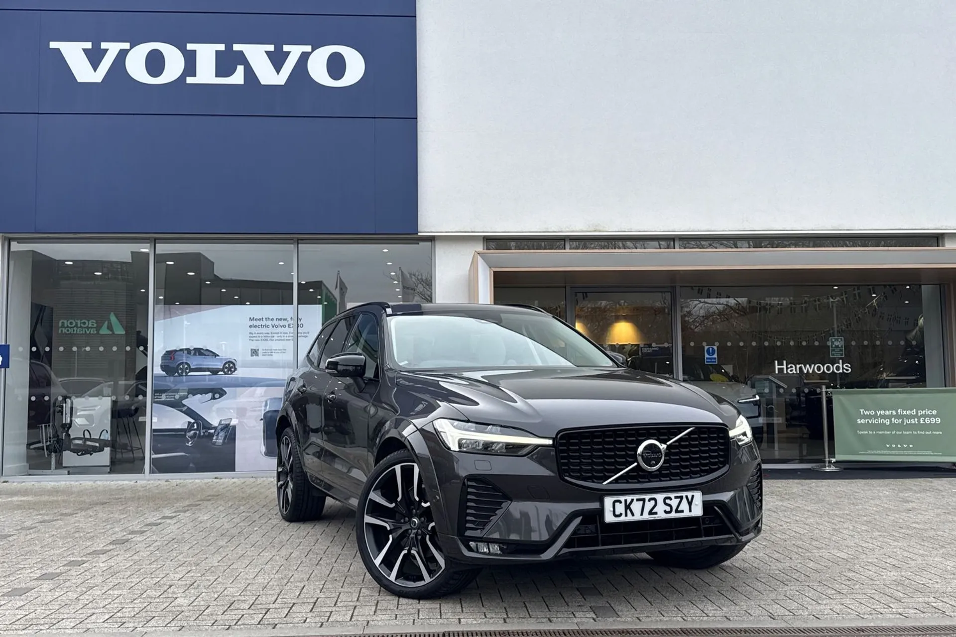 Volvo XC60 ULTIMATE B5 MHEV AWD focused image