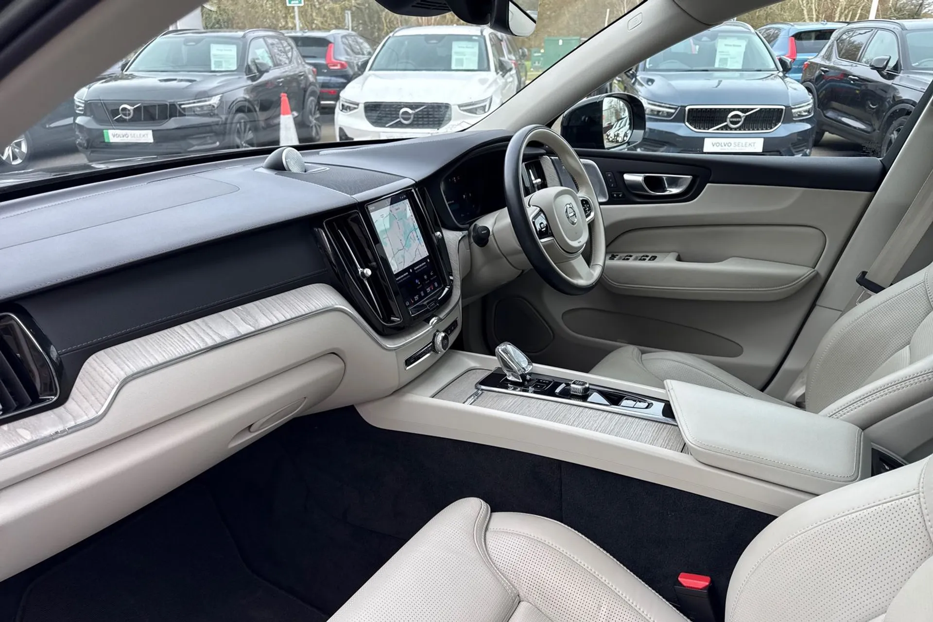 Volvo XC60 ULTIMATE B5 MHEV AWD thumbnail image number 27