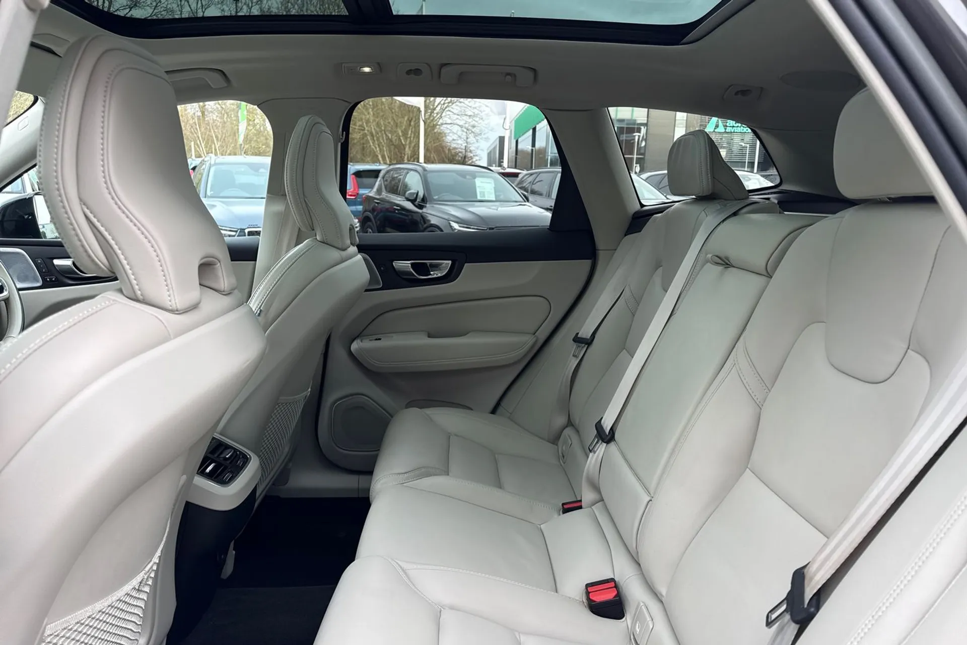 Volvo XC60 ULTIMATE B5 MHEV AWD thumbnail image number 30