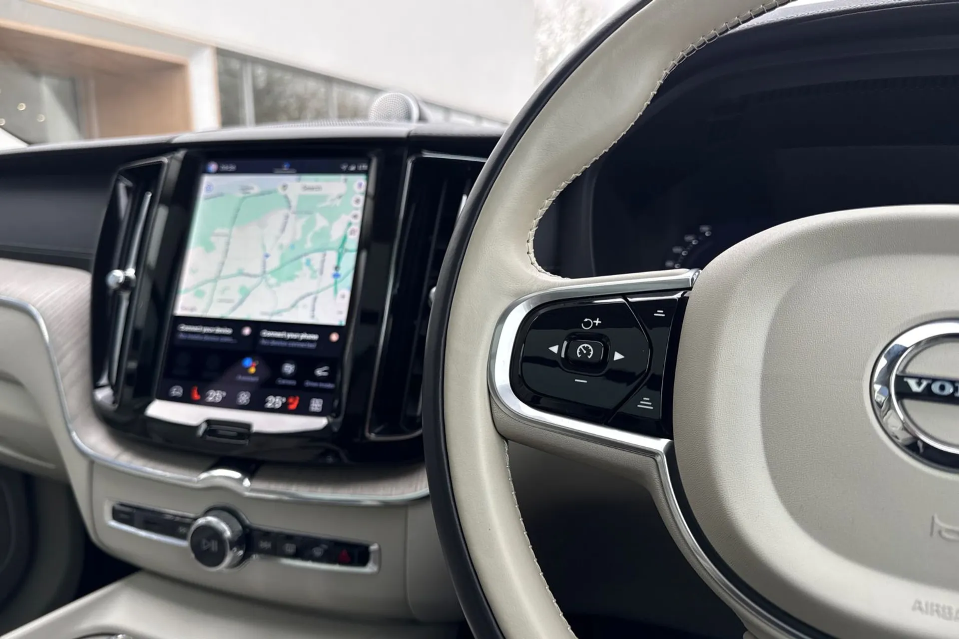 Volvo XC60 ULTIMATE B5 MHEV AWD thumbnail image number 36