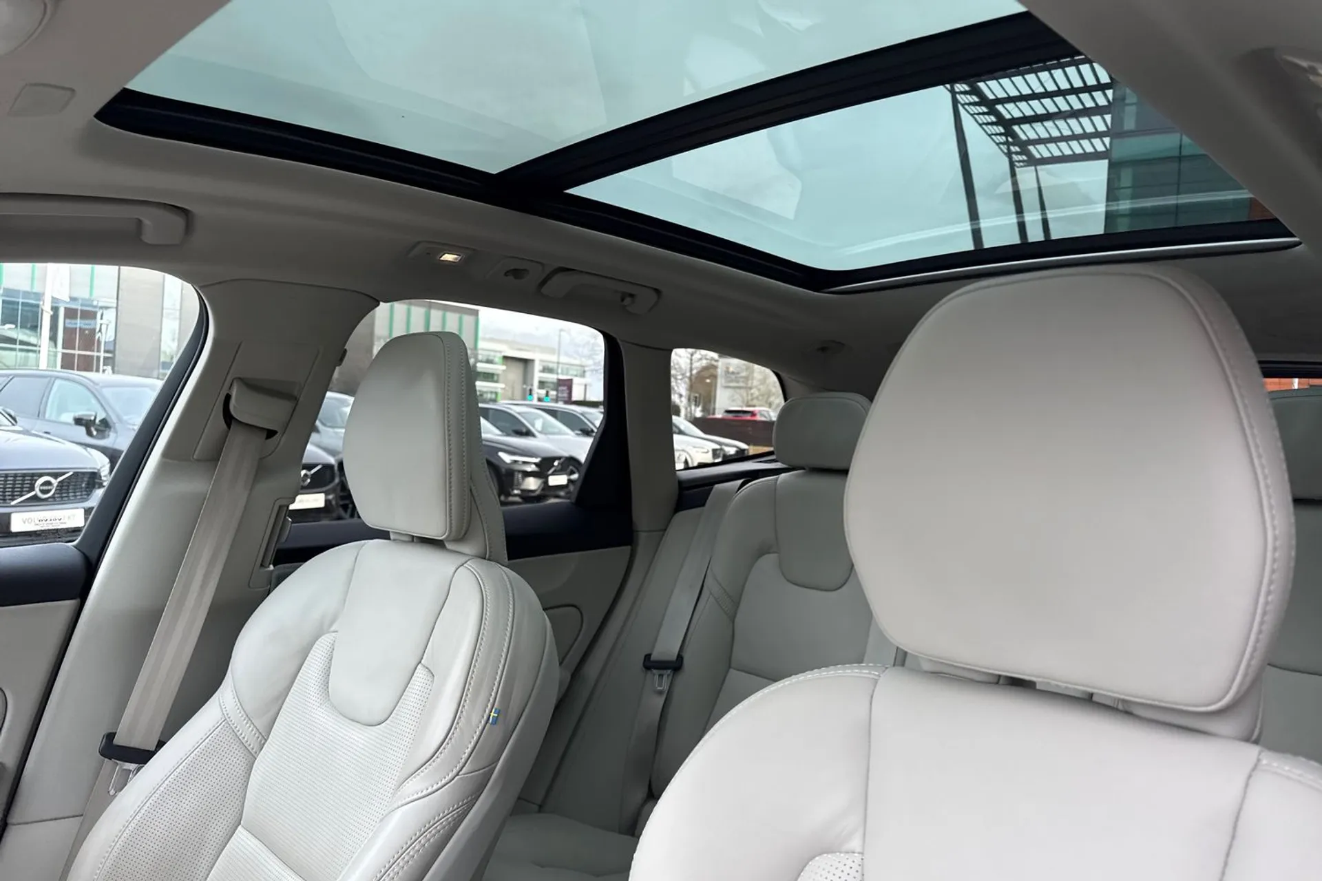 Volvo XC60 ULTIMATE B5 MHEV AWD thumbnail image number 29