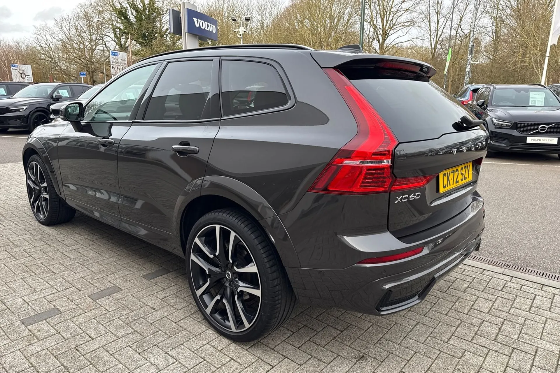 Volvo XC60 ULTIMATE B5 MHEV AWD thumbnail image number 10