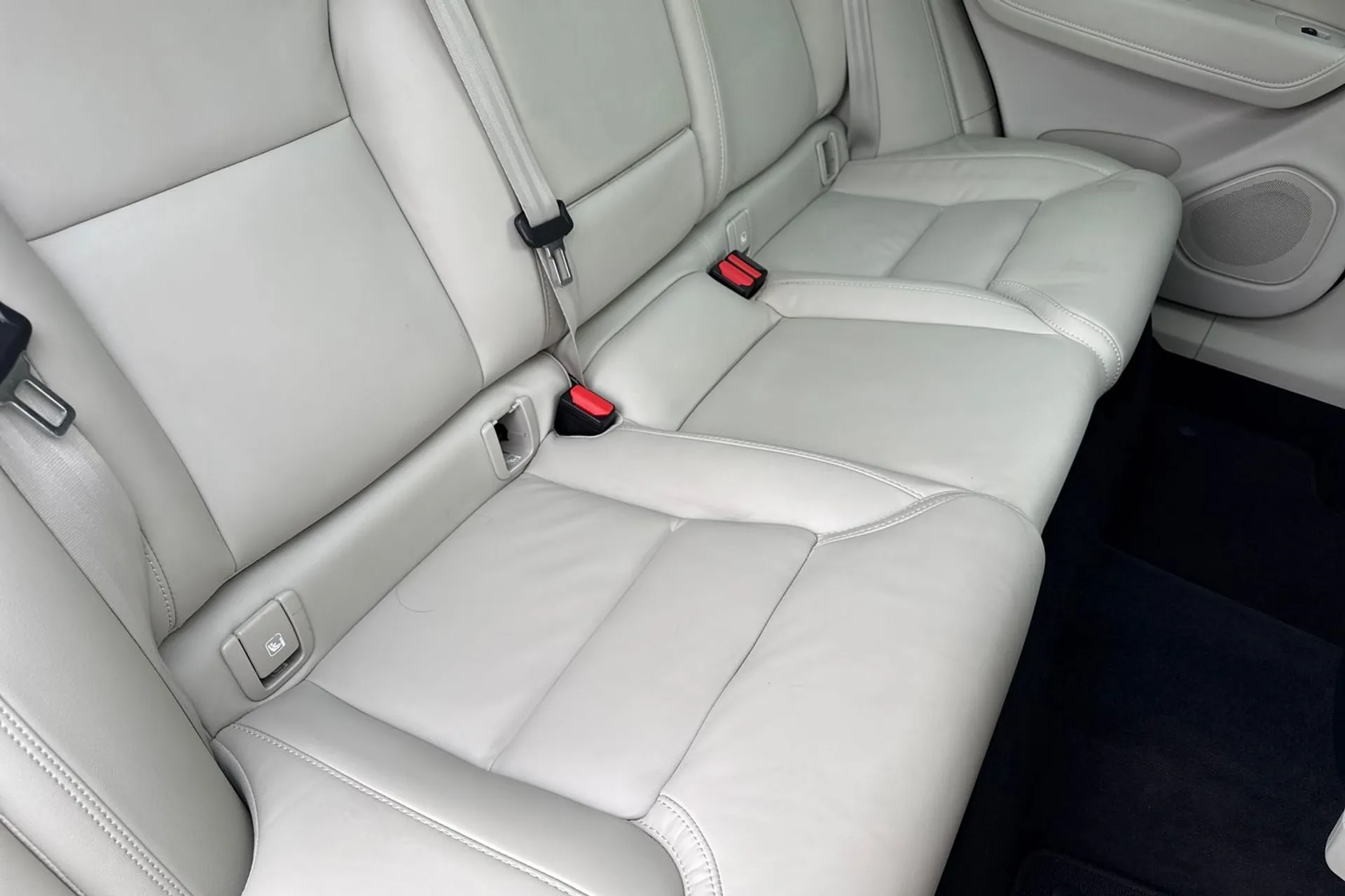 Volvo XC60 ULTIMATE B5 MHEV AWD thumbnail image number 25