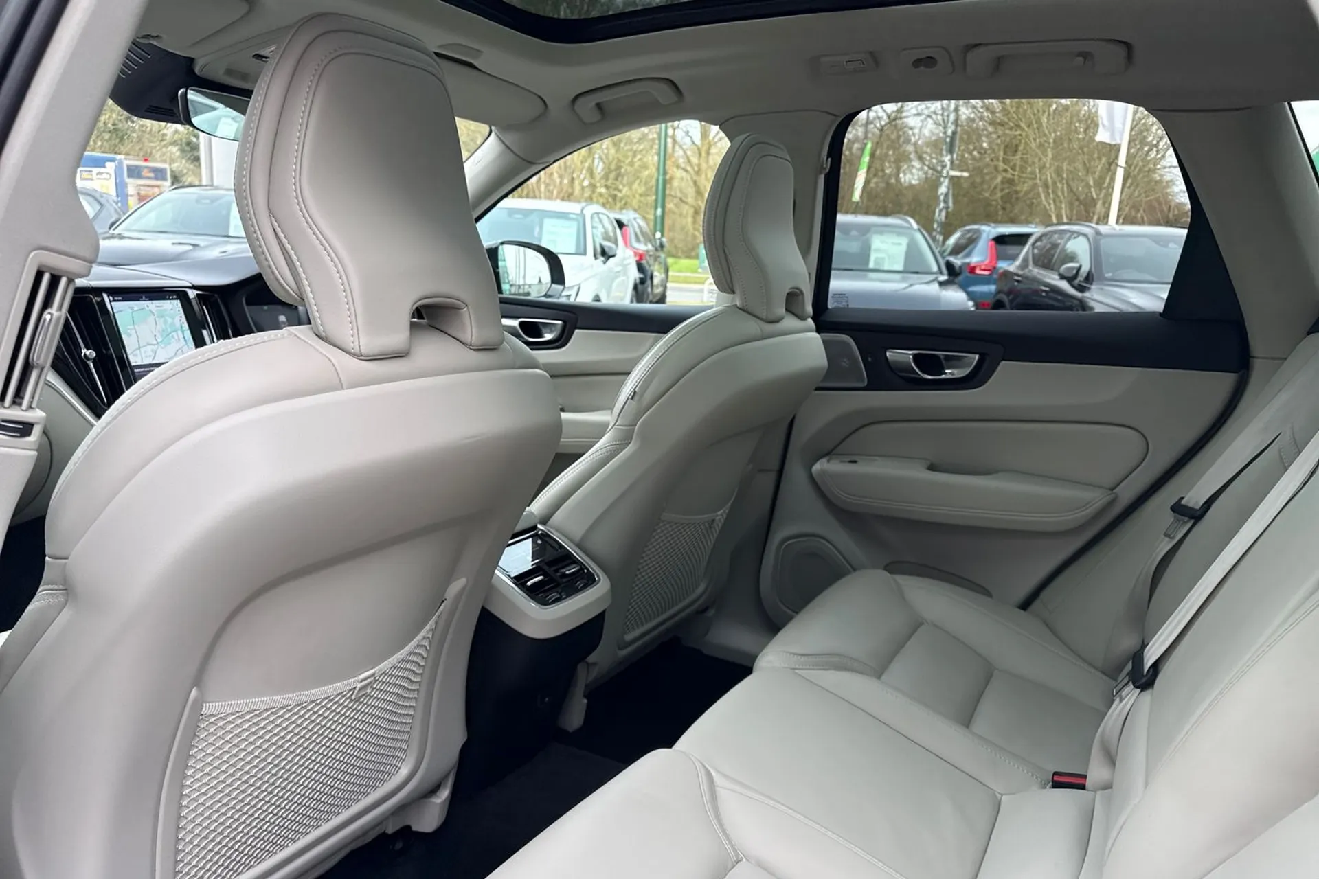 Volvo XC60 ULTIMATE B5 MHEV AWD thumbnail image number 31