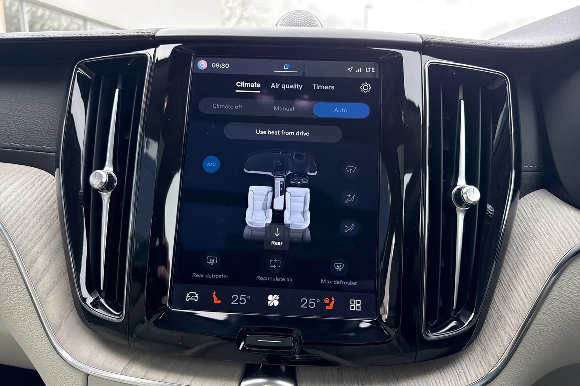 Volvo XC60 ULTIMATE B5 MHEV AWD thumbnail image number 39