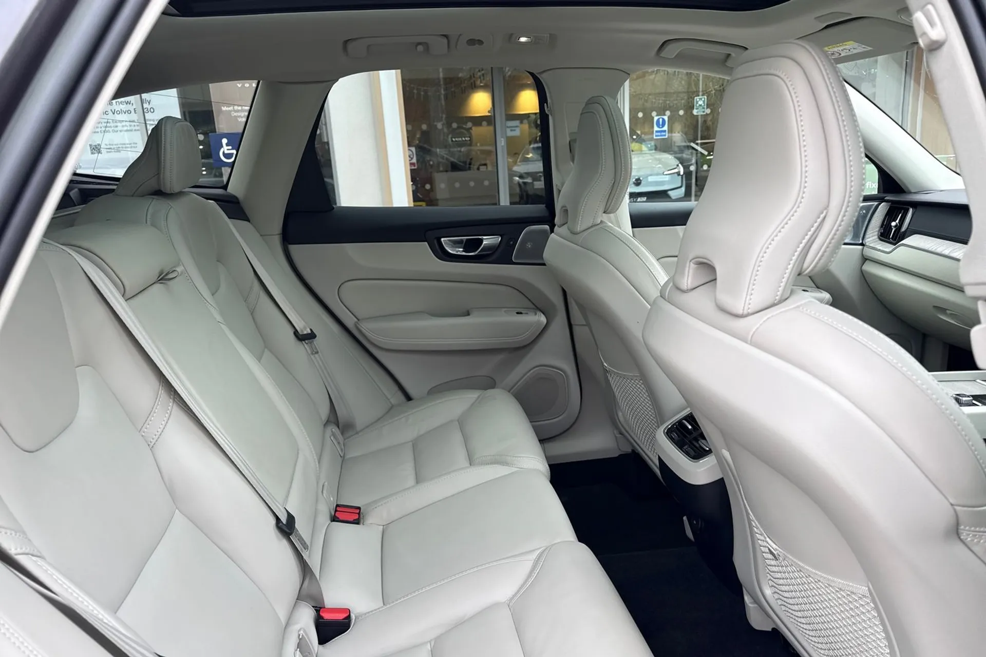 Volvo XC60 ULTIMATE B5 MHEV AWD thumbnail image number 23