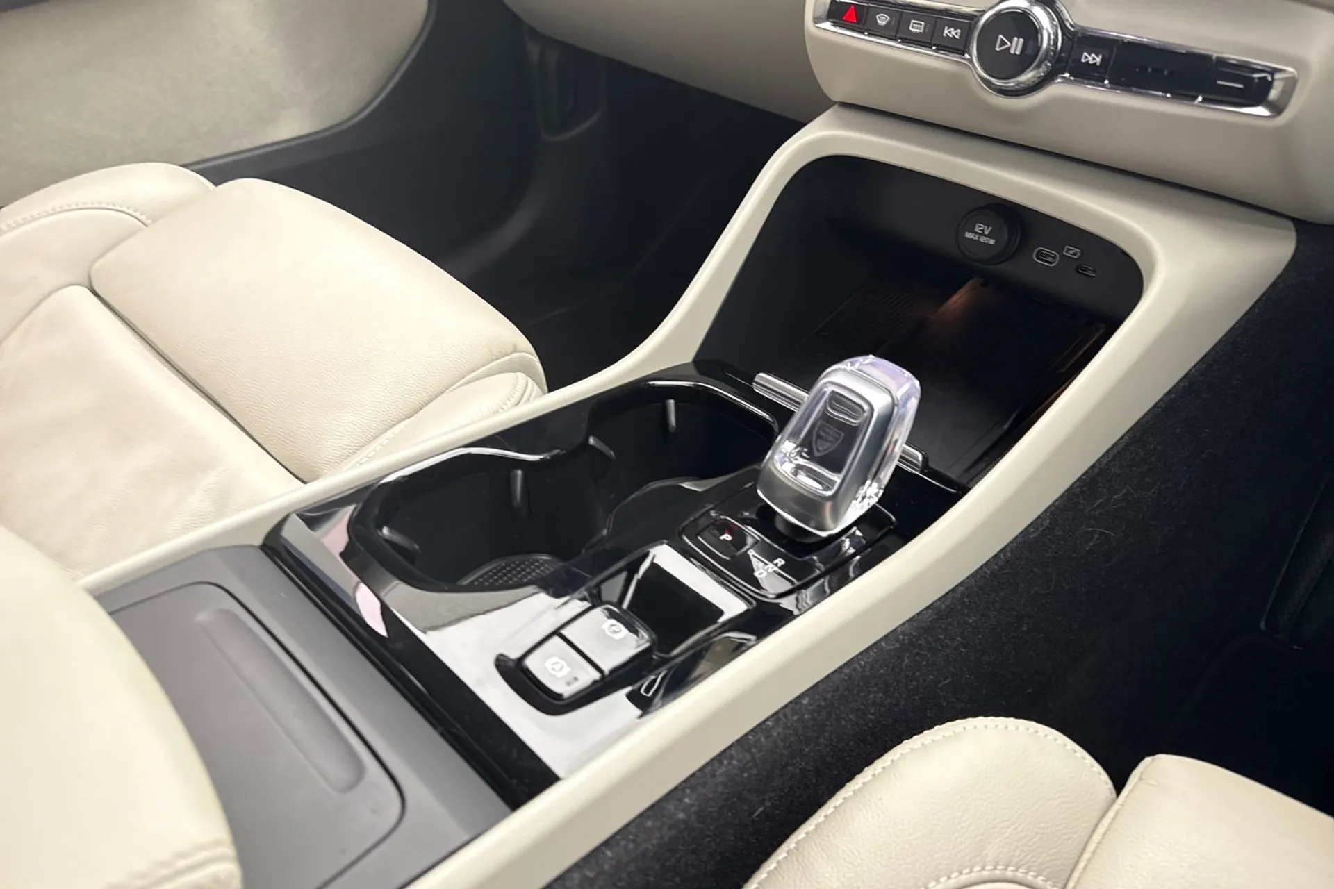 Volvo XC40 thumbnail image number 42