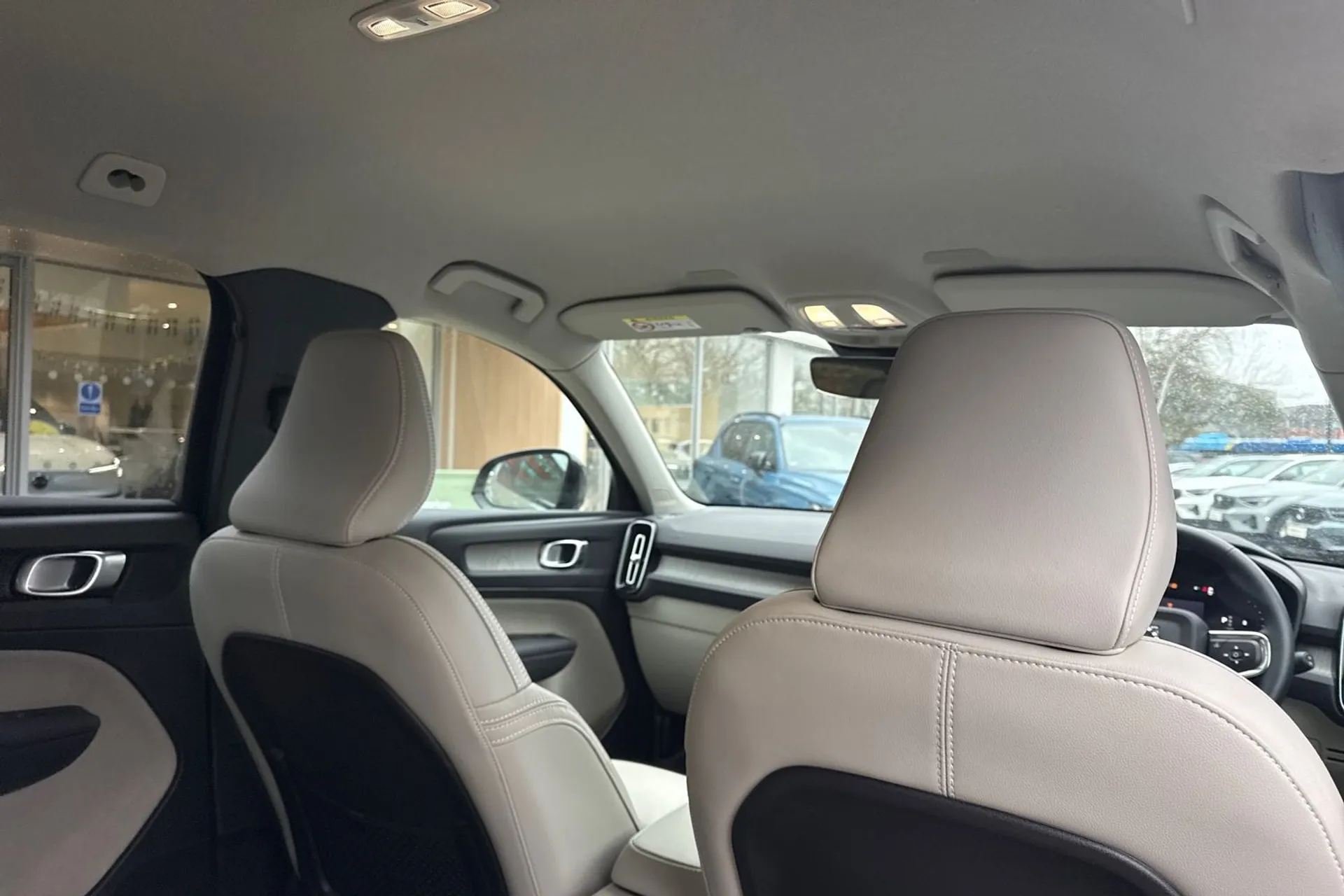 Volvo XC40 thumbnail image number 24