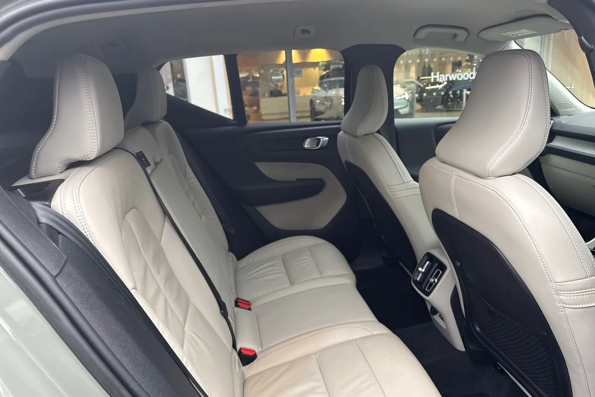 Volvo XC40 thumbnail image number 23