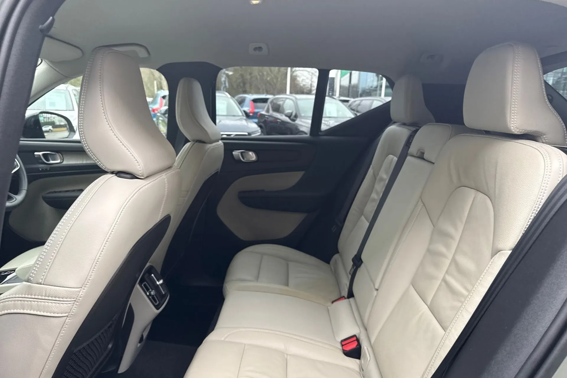 Volvo XC40 thumbnail image number 30