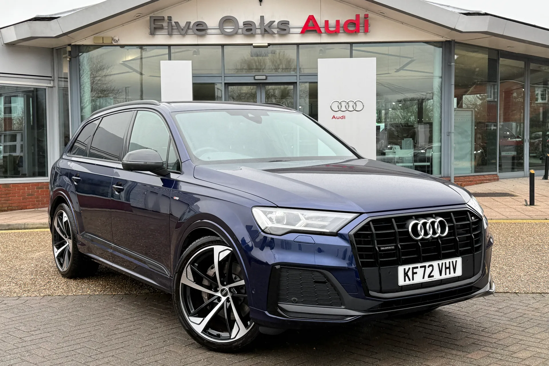 Audi Q7 focused image