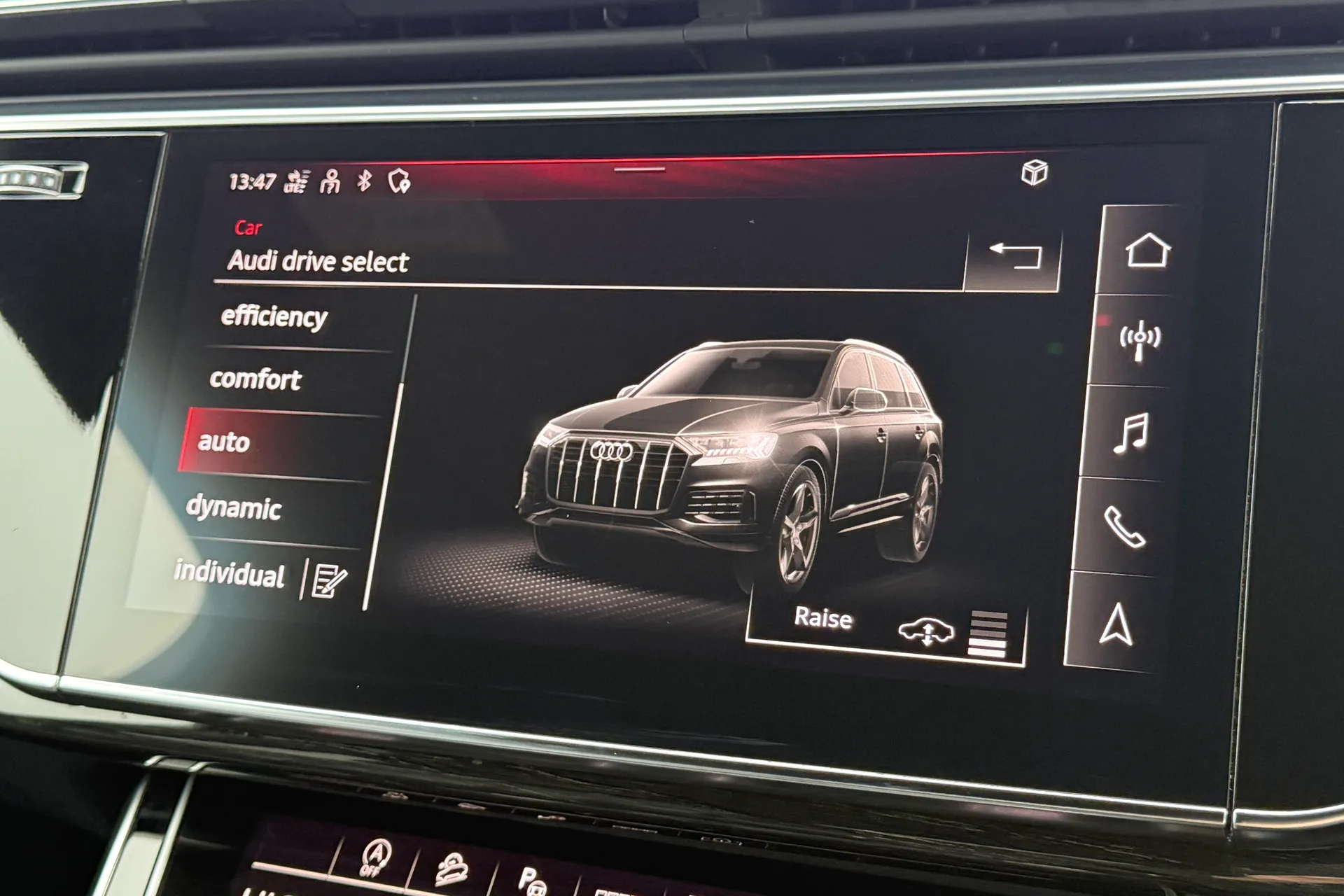 Audi Q7 thumbnail image number 10