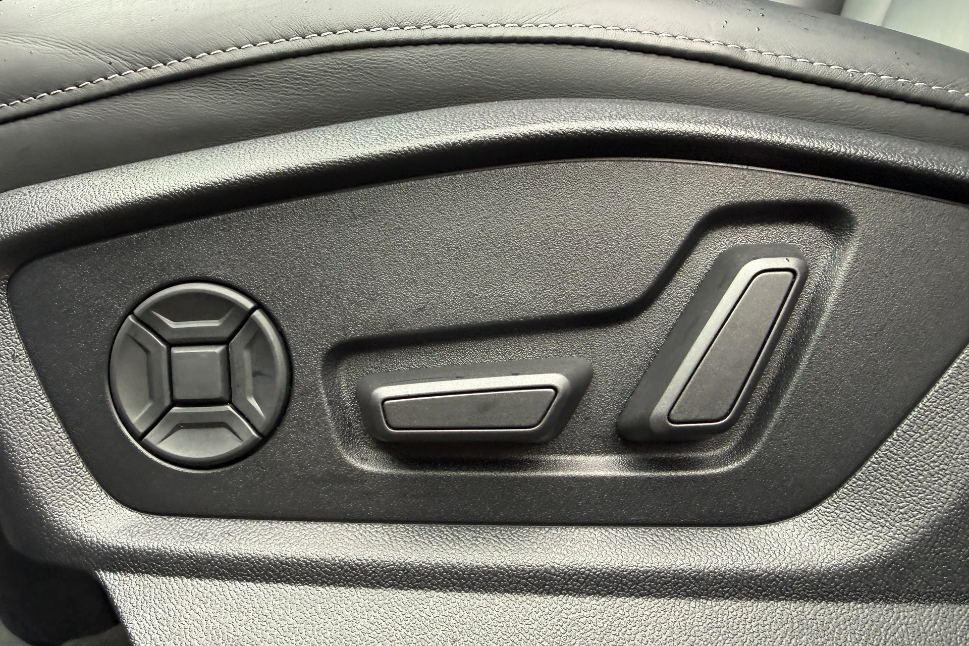 Audi Q7 thumbnail image number 19