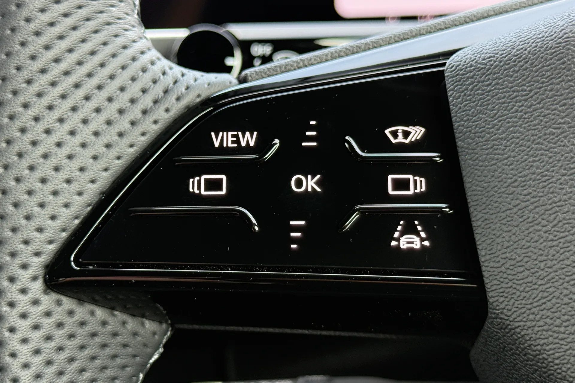 Audi Q3 thumbnail image number 25