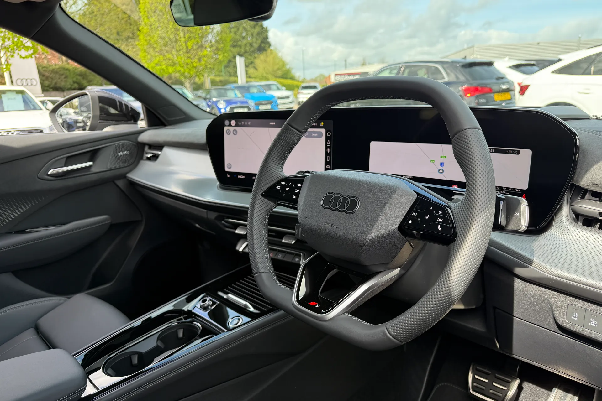 Audi Q3 thumbnail image number 32