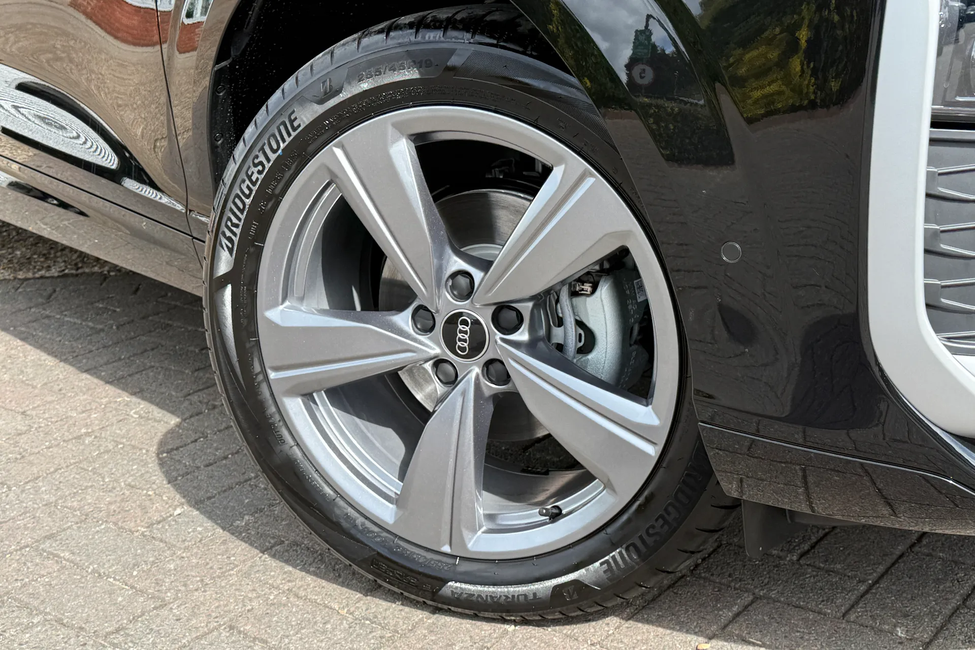 Audi Q3 thumbnail image number 7