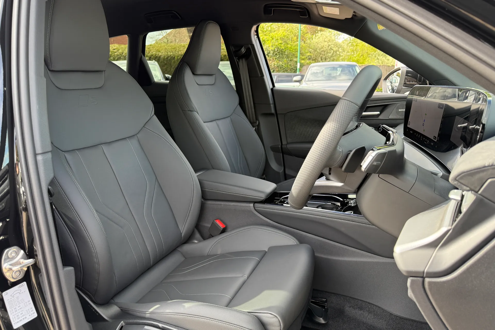 Audi Q3 thumbnail image number 31
