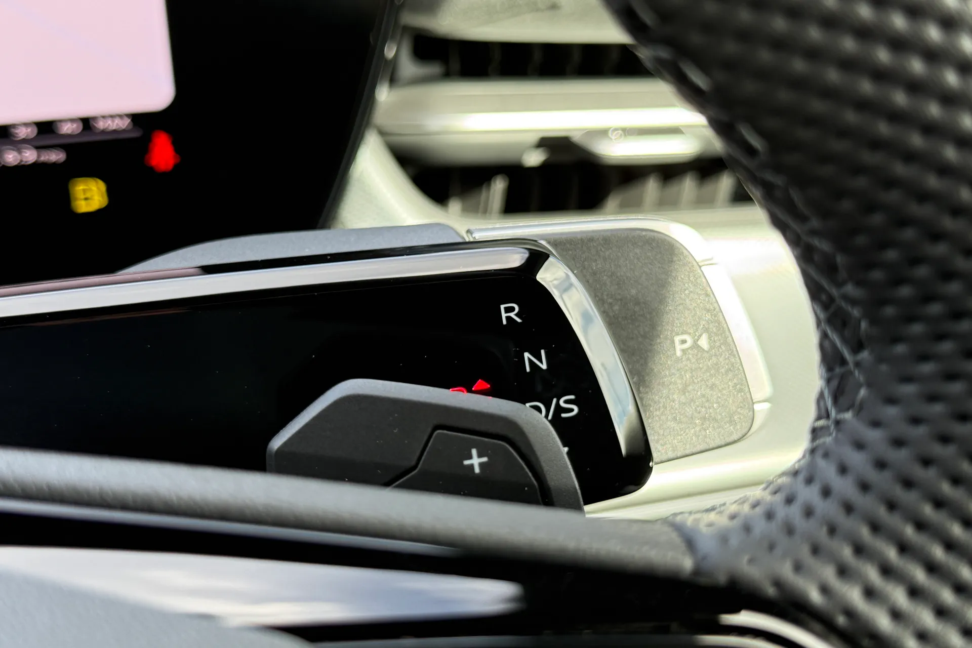 Audi Q3 thumbnail image number 24