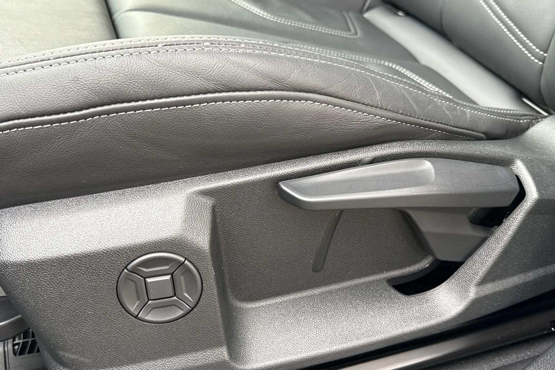 Audi Q3 thumbnail image number 52