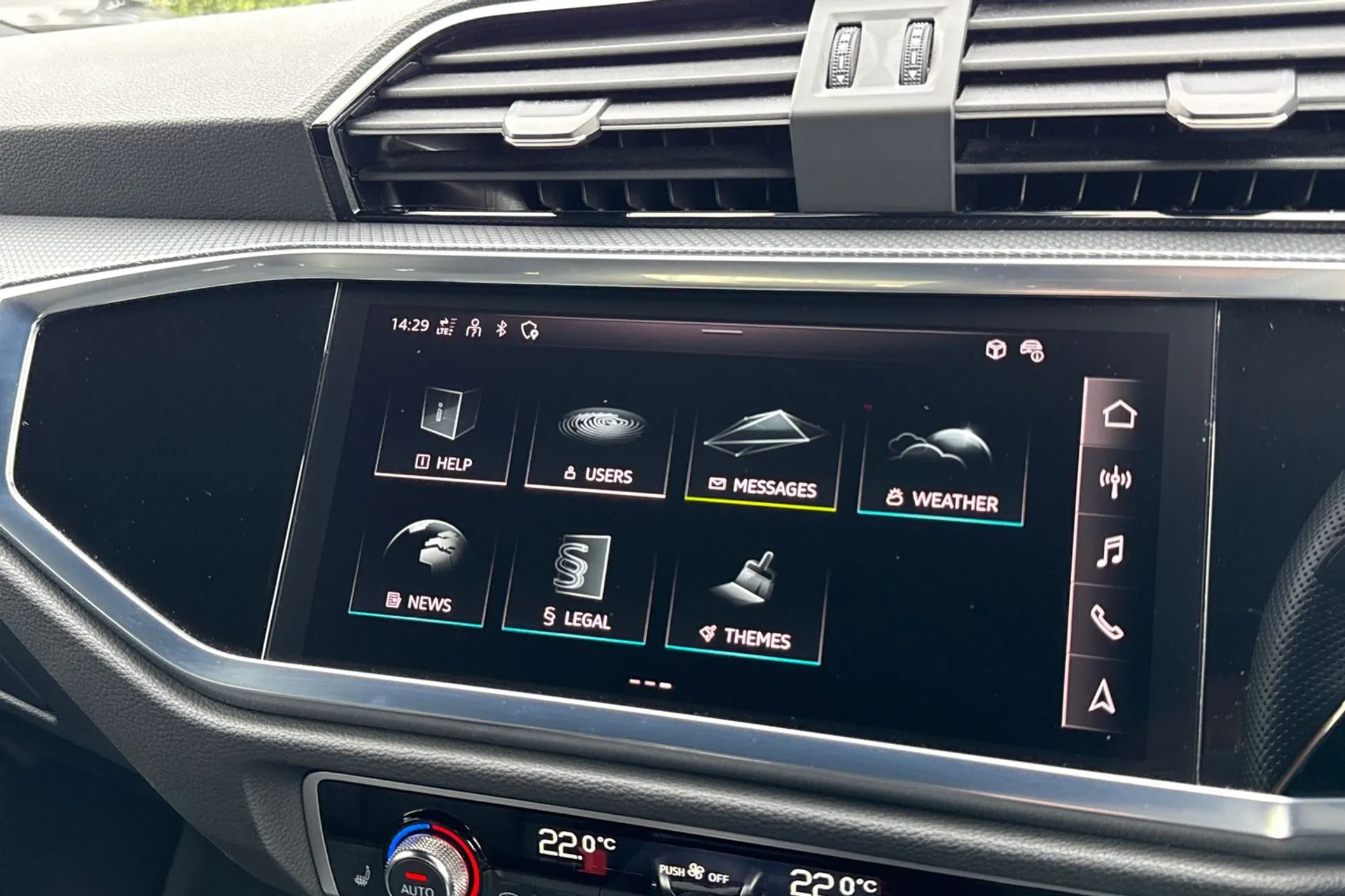 Audi Q3 thumbnail image number 36