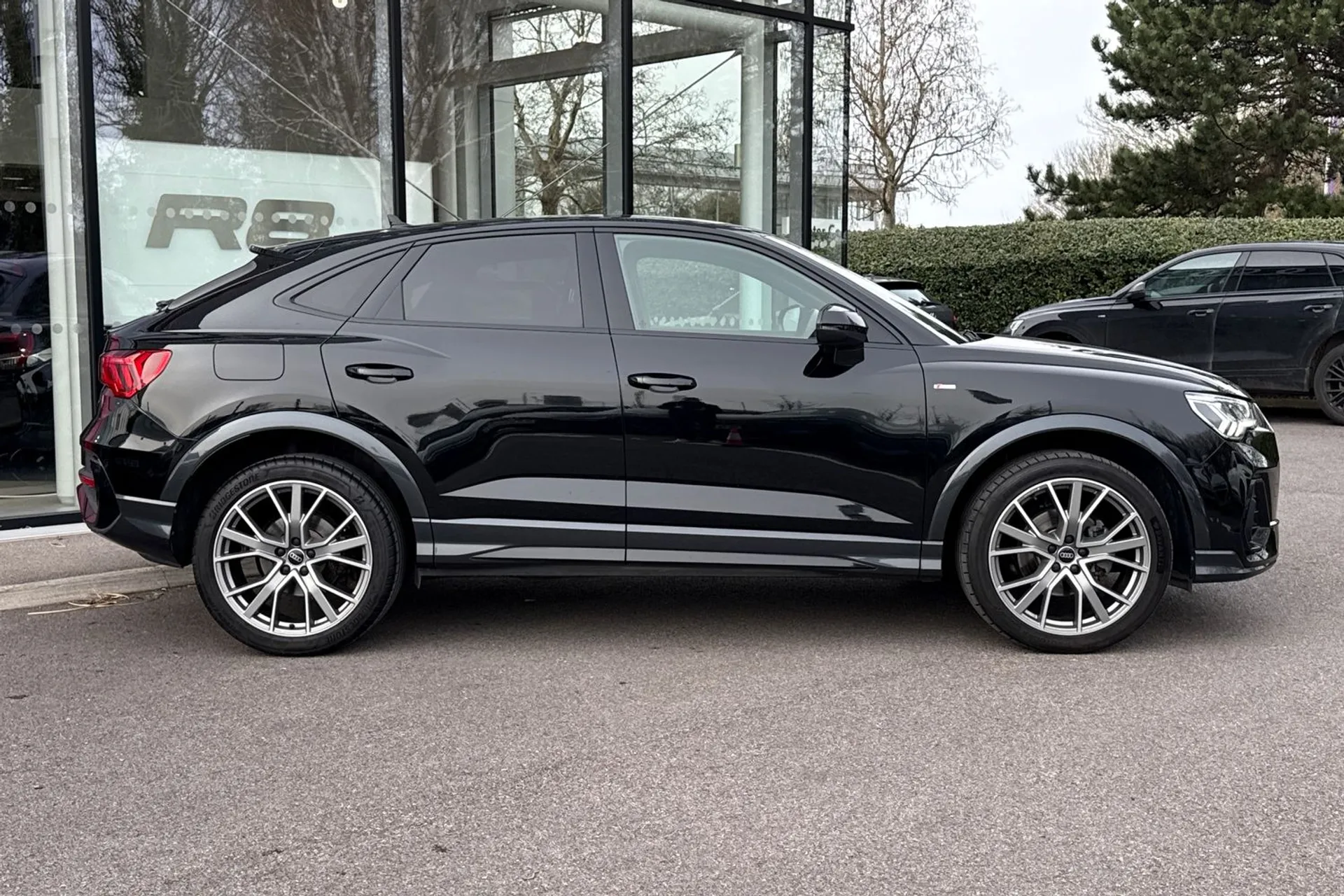 Audi Q3 thumbnail image number 2