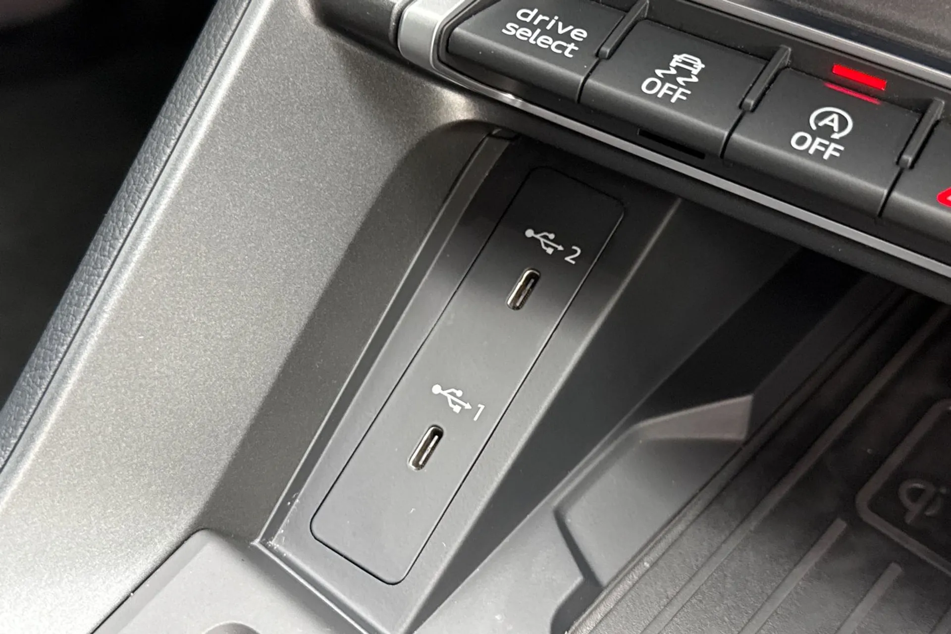 Audi Q3 thumbnail image number 17