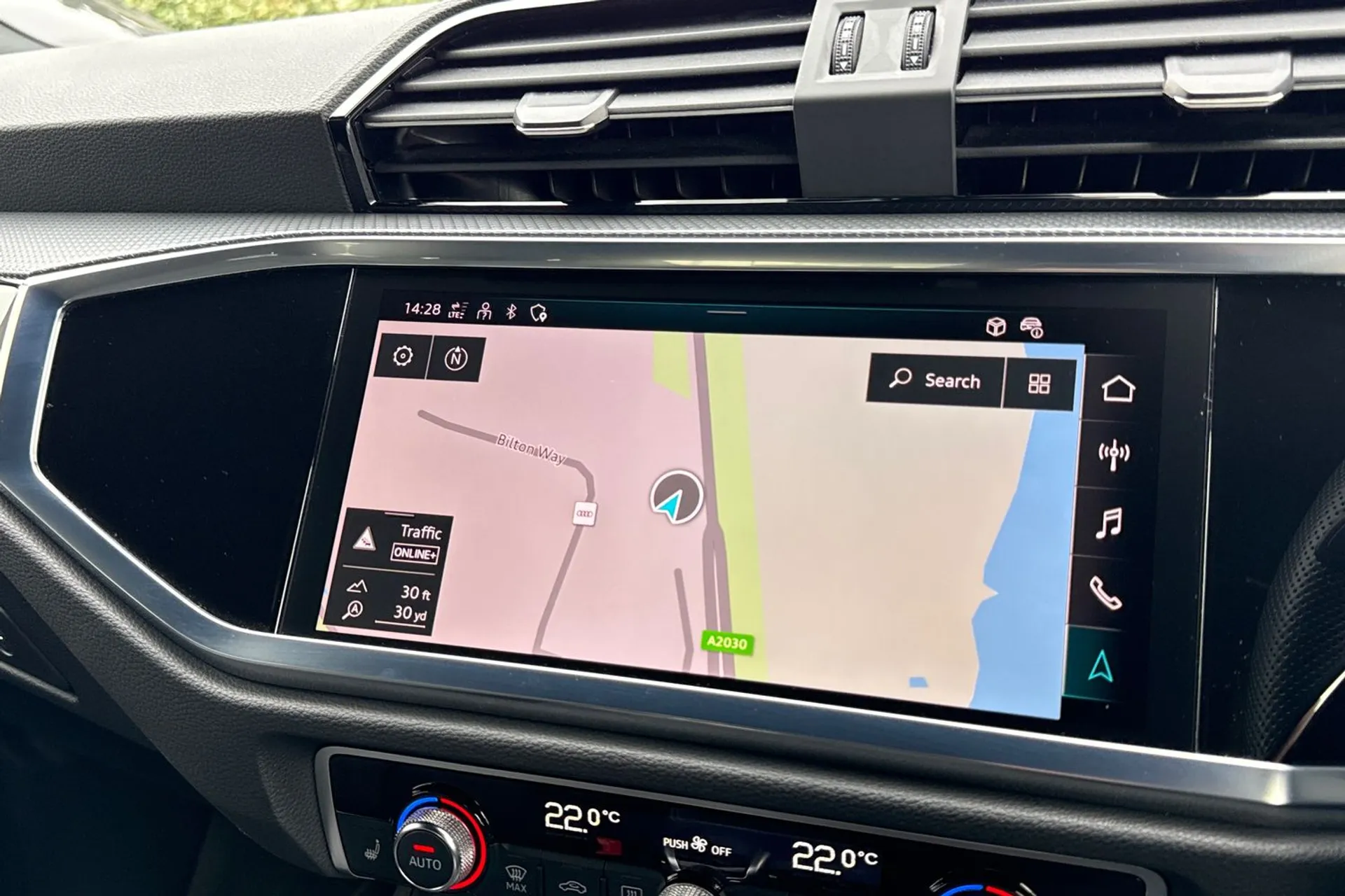 Audi Q3 thumbnail image number 11