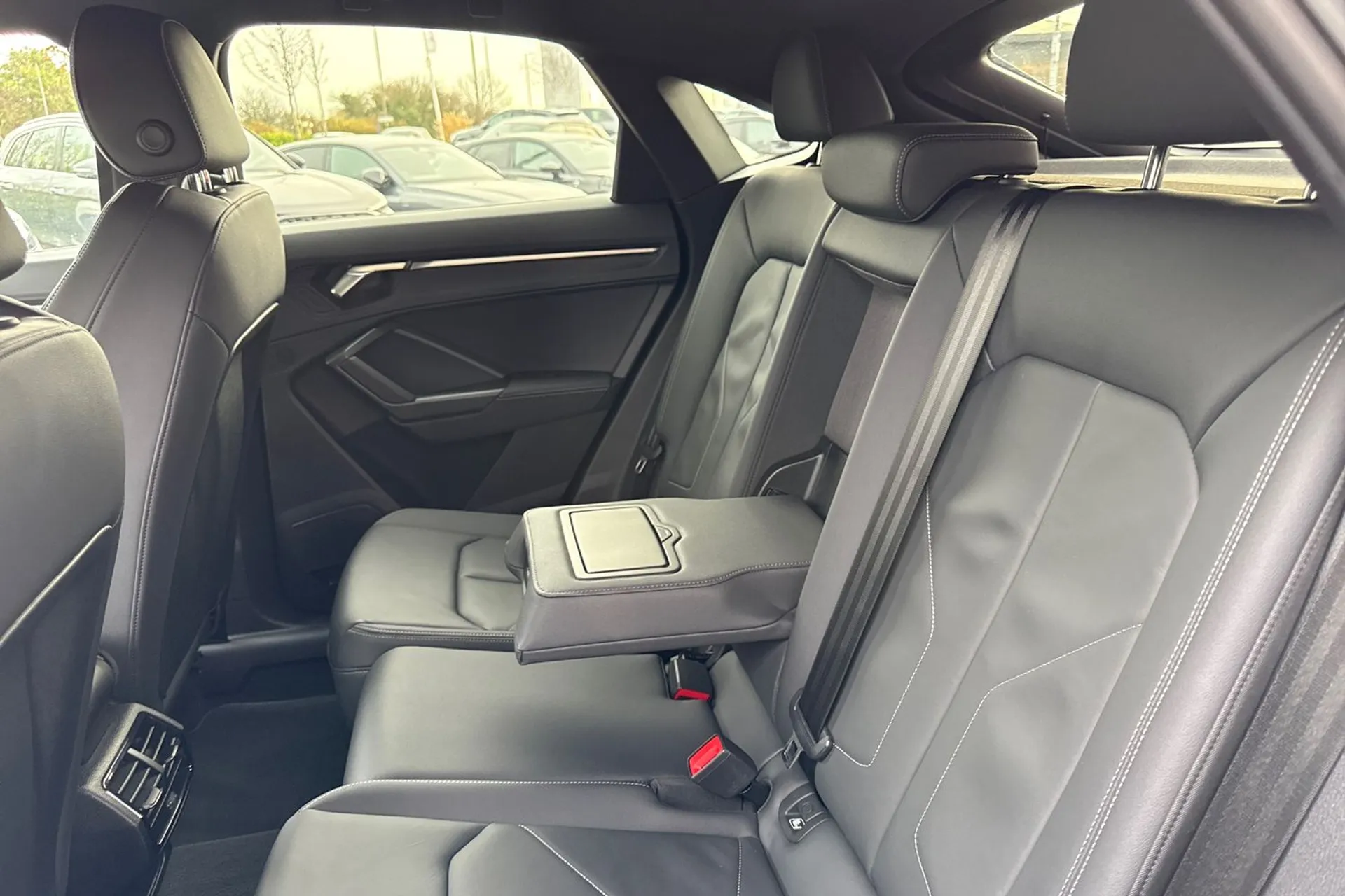 Audi Q3 thumbnail image number 53