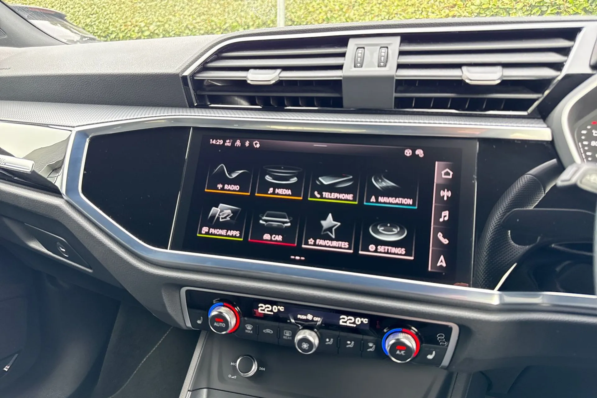 Audi Q3 thumbnail image number 22