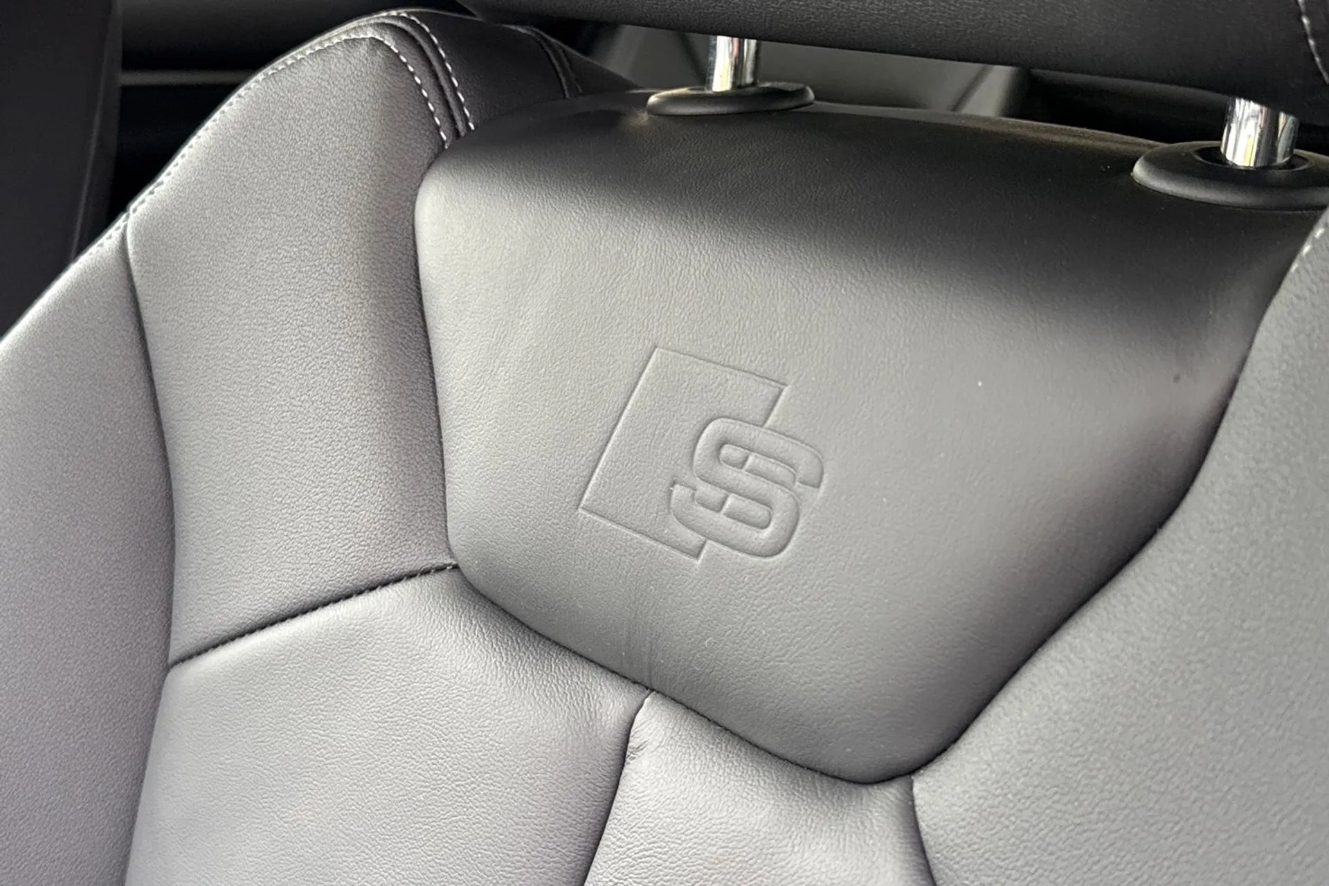 Audi Q3 thumbnail image number 29