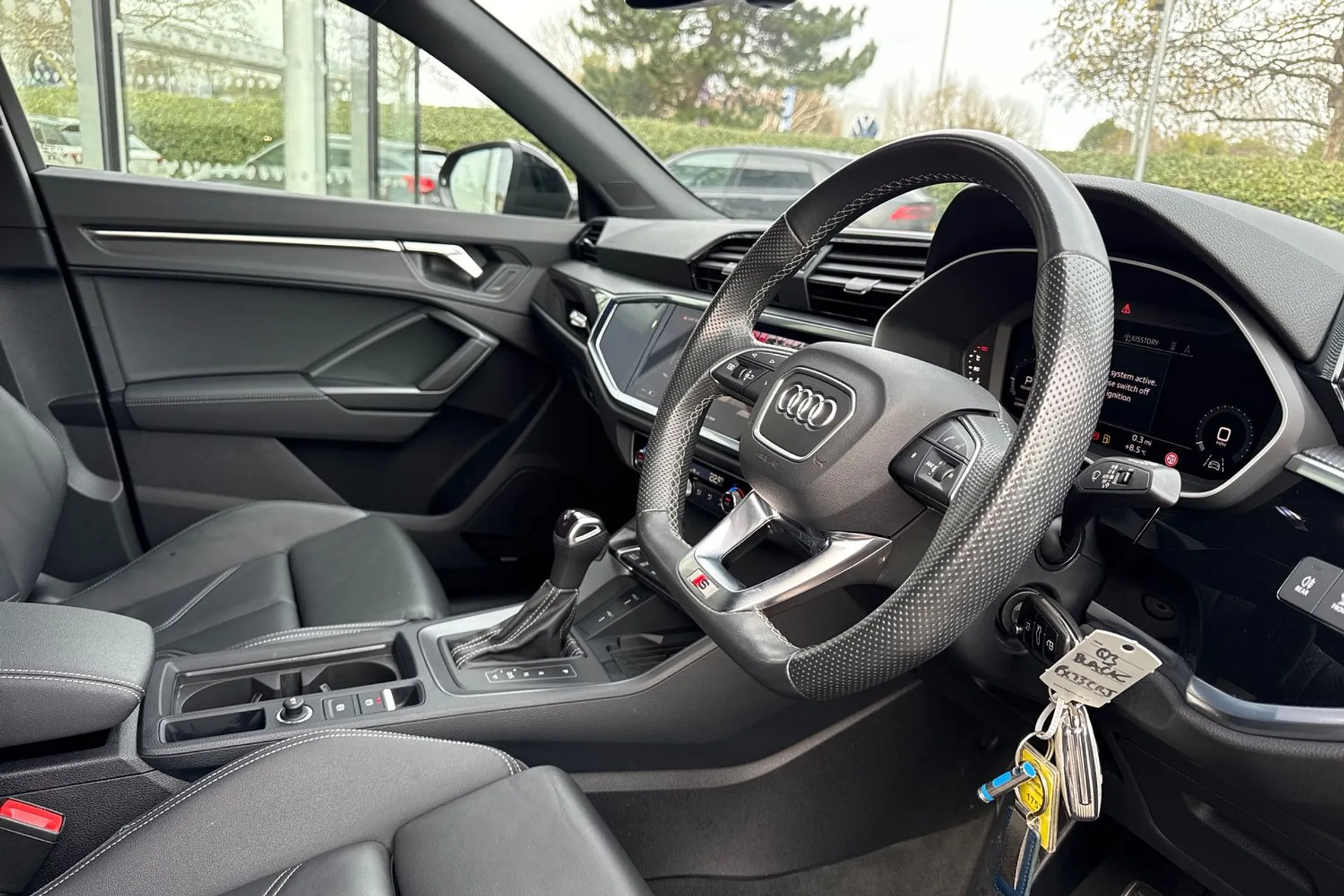 Audi Q3 thumbnail image number 50