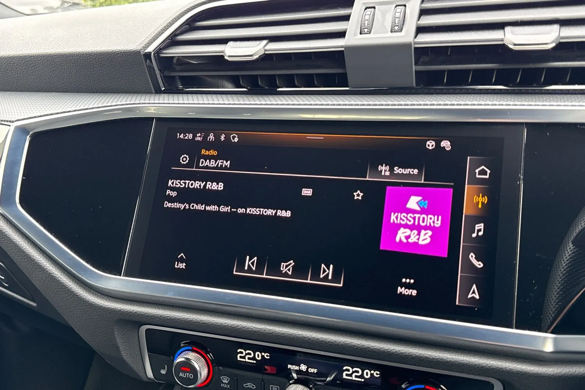 Audi Q3 thumbnail image number 19