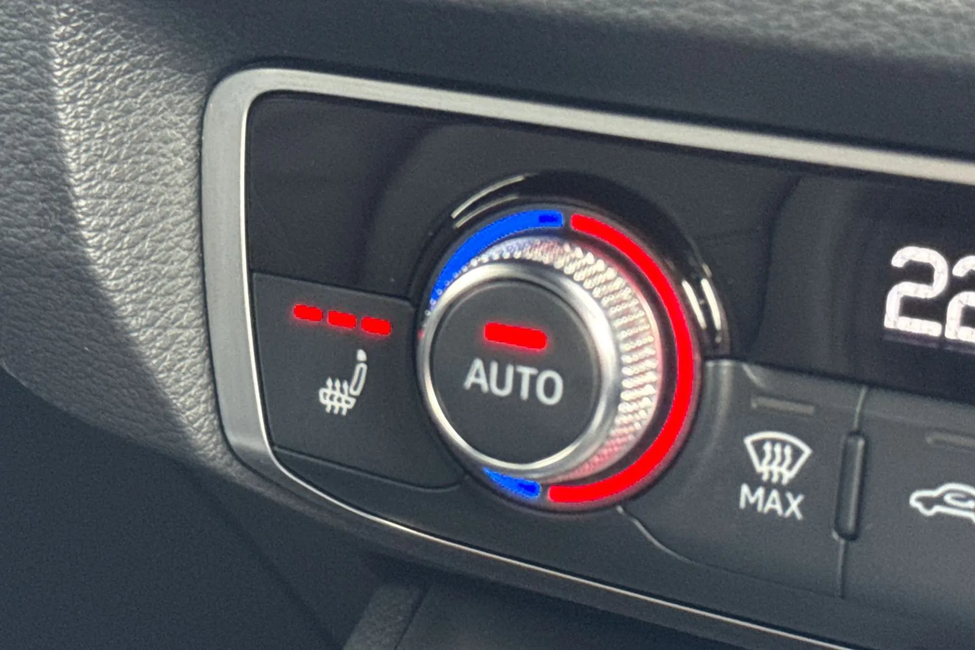 Audi Q3 thumbnail image number 32