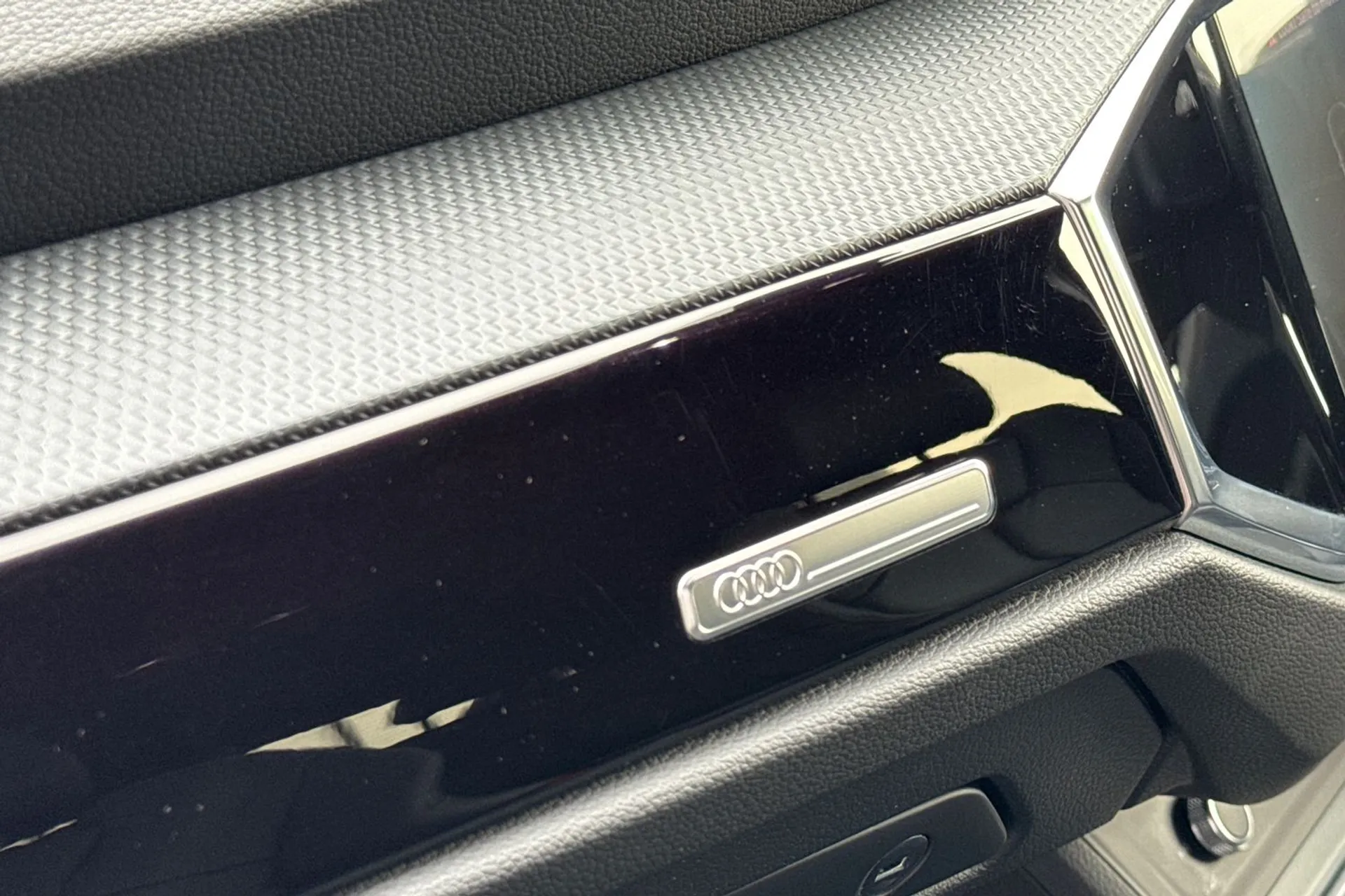 Audi Q3 thumbnail image number 28