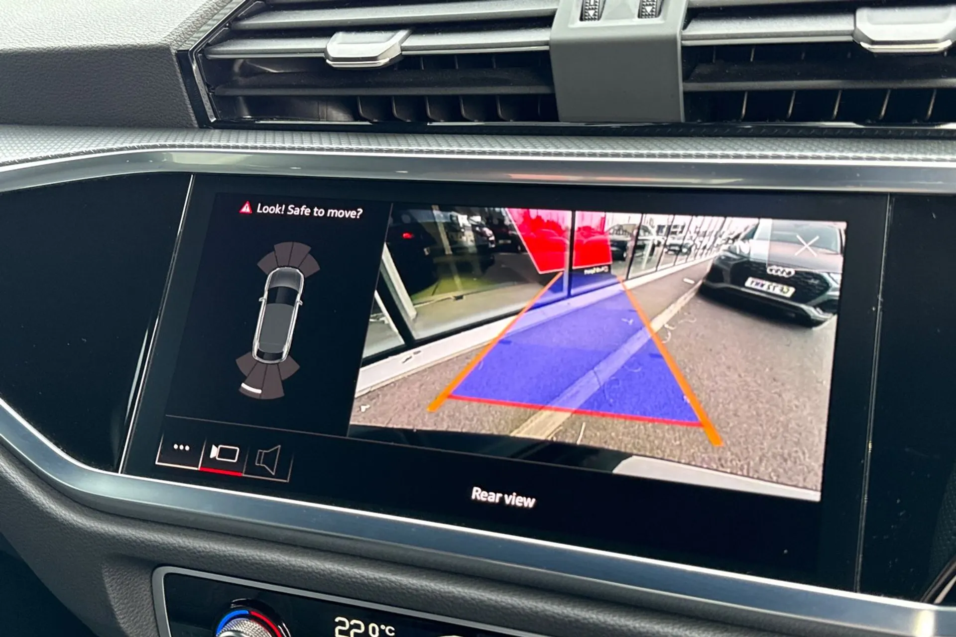 Audi Q3 thumbnail image number 4