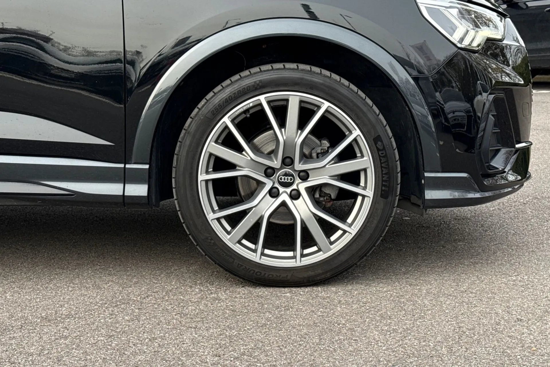 Audi Q3 thumbnail image number 20