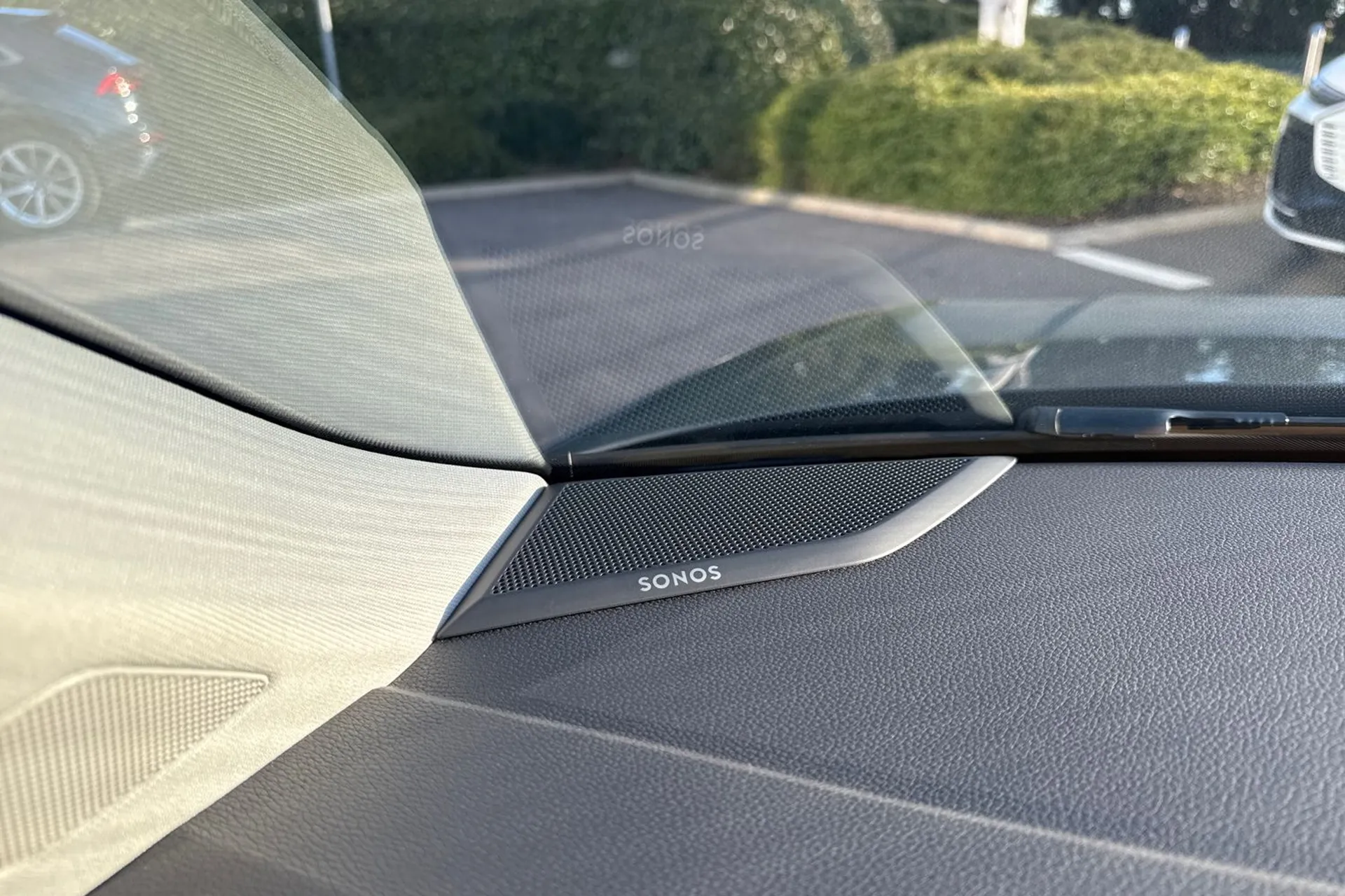 Audi Q3 thumbnail image number 14