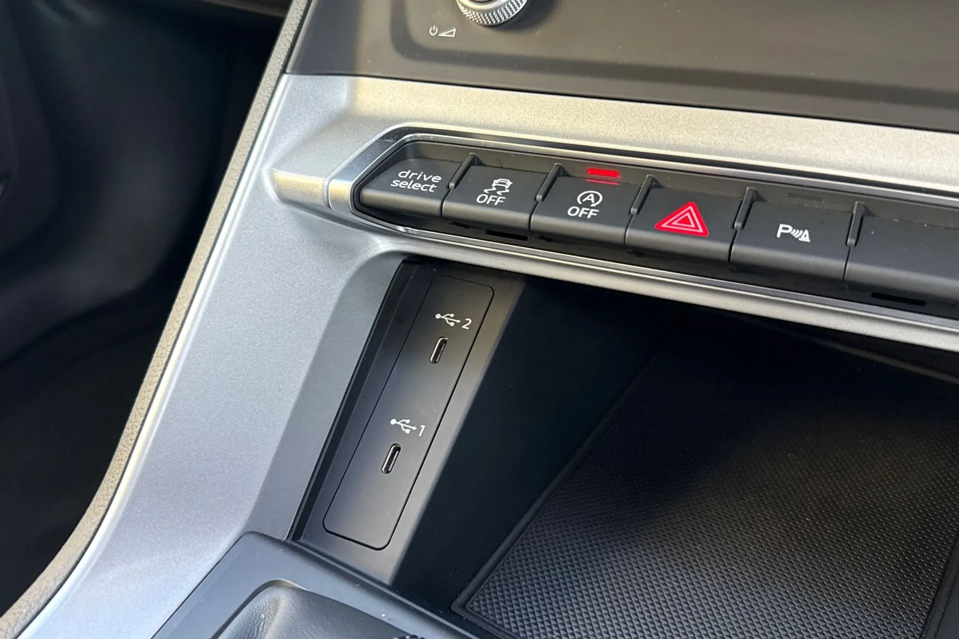 Audi Q3 thumbnail image number 20