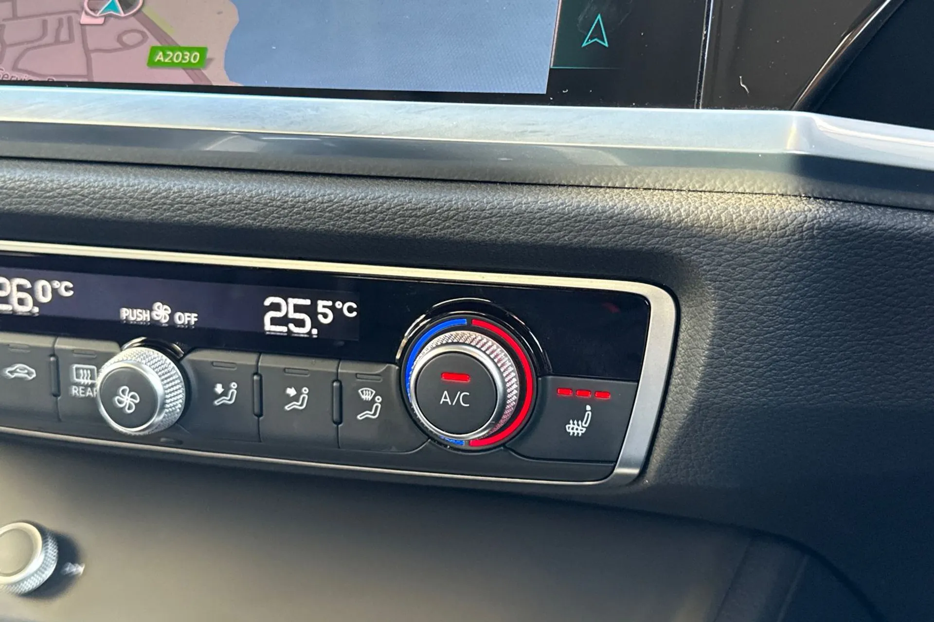 Audi Q3 thumbnail image number 28