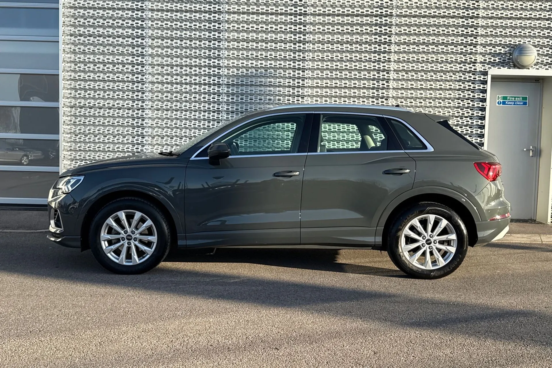 Audi Q3 thumbnail image number 19