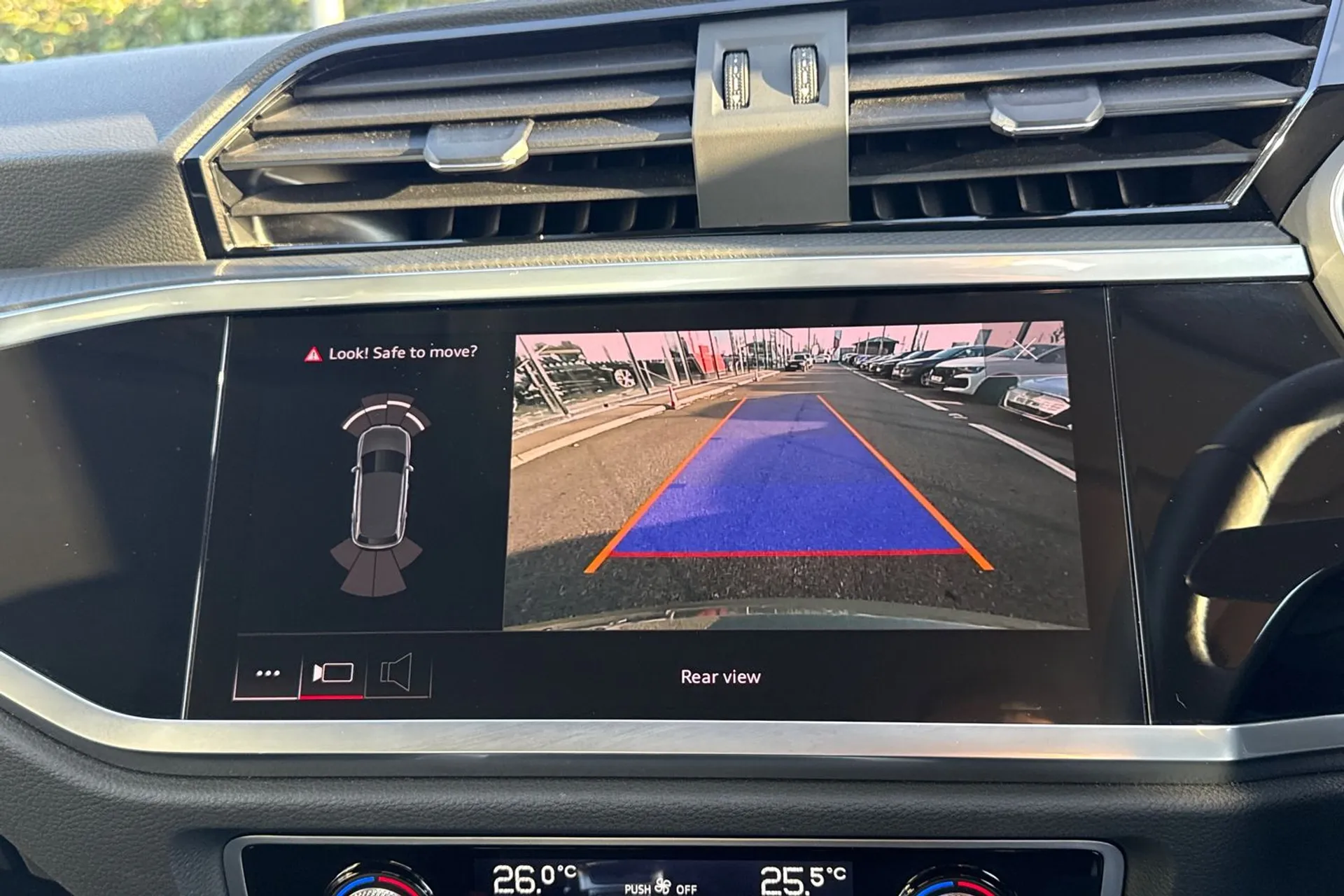 Audi Q3 thumbnail image number 4