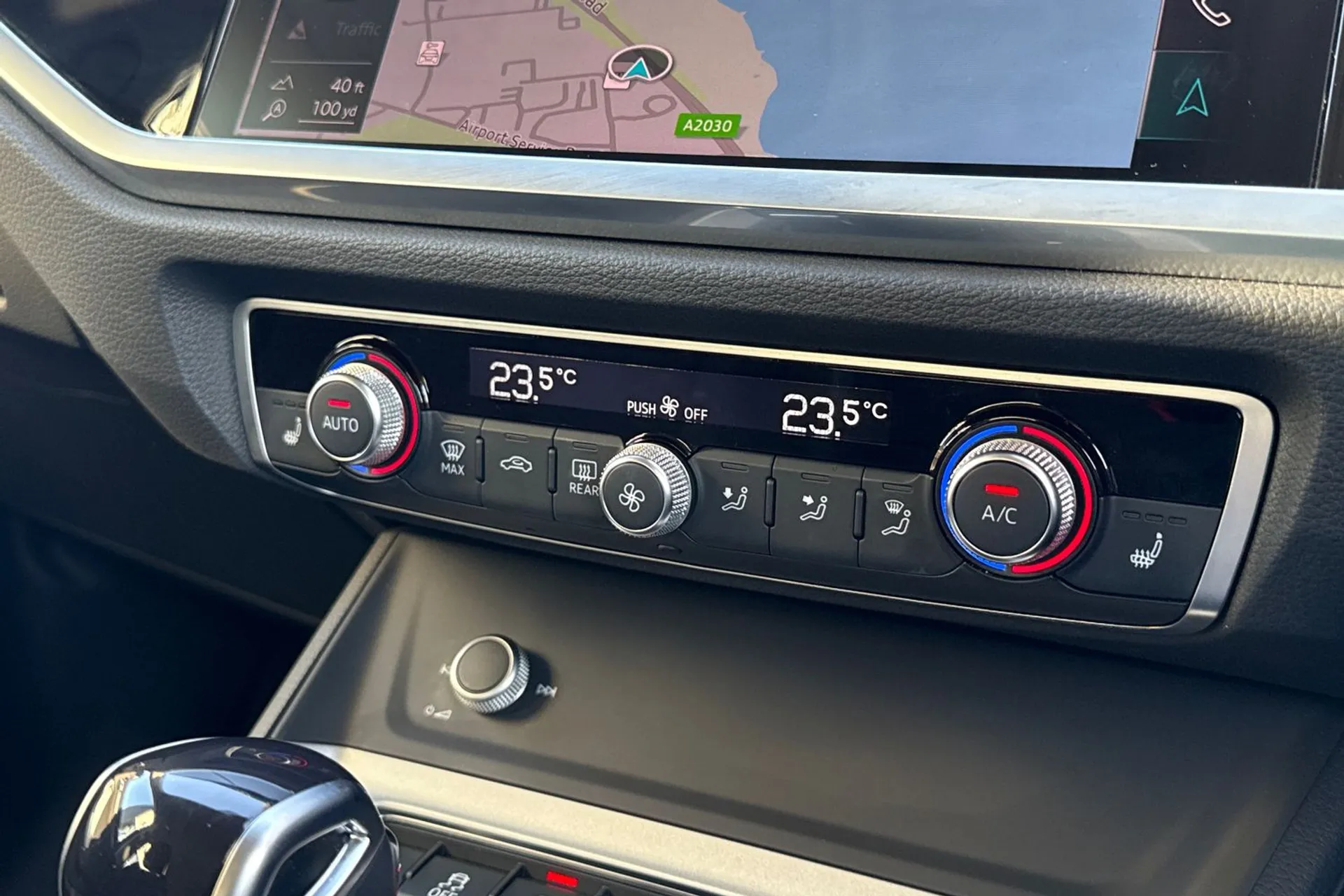 Audi Q3 thumbnail image number 11