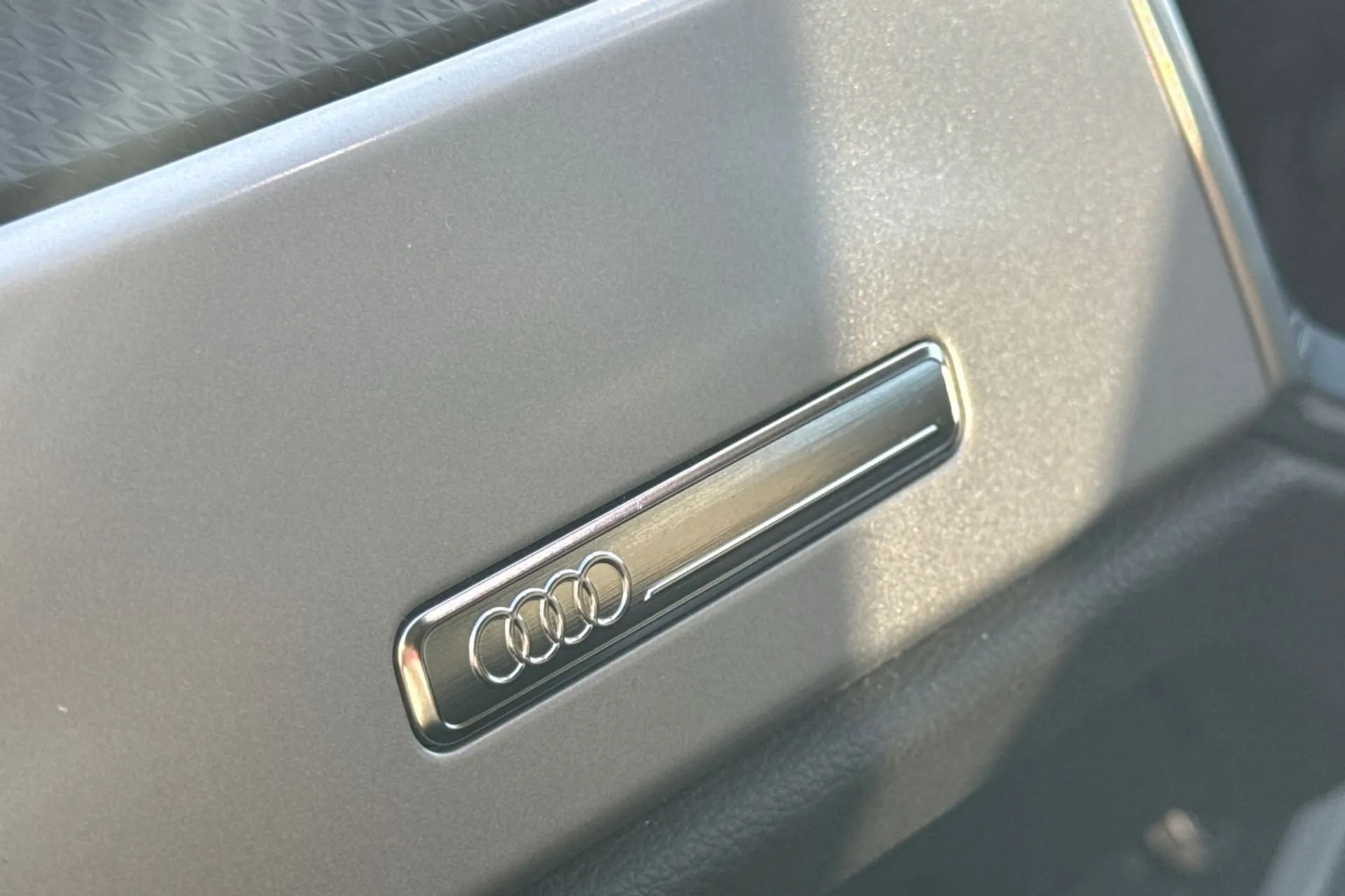 Audi Q3 thumbnail image number 37