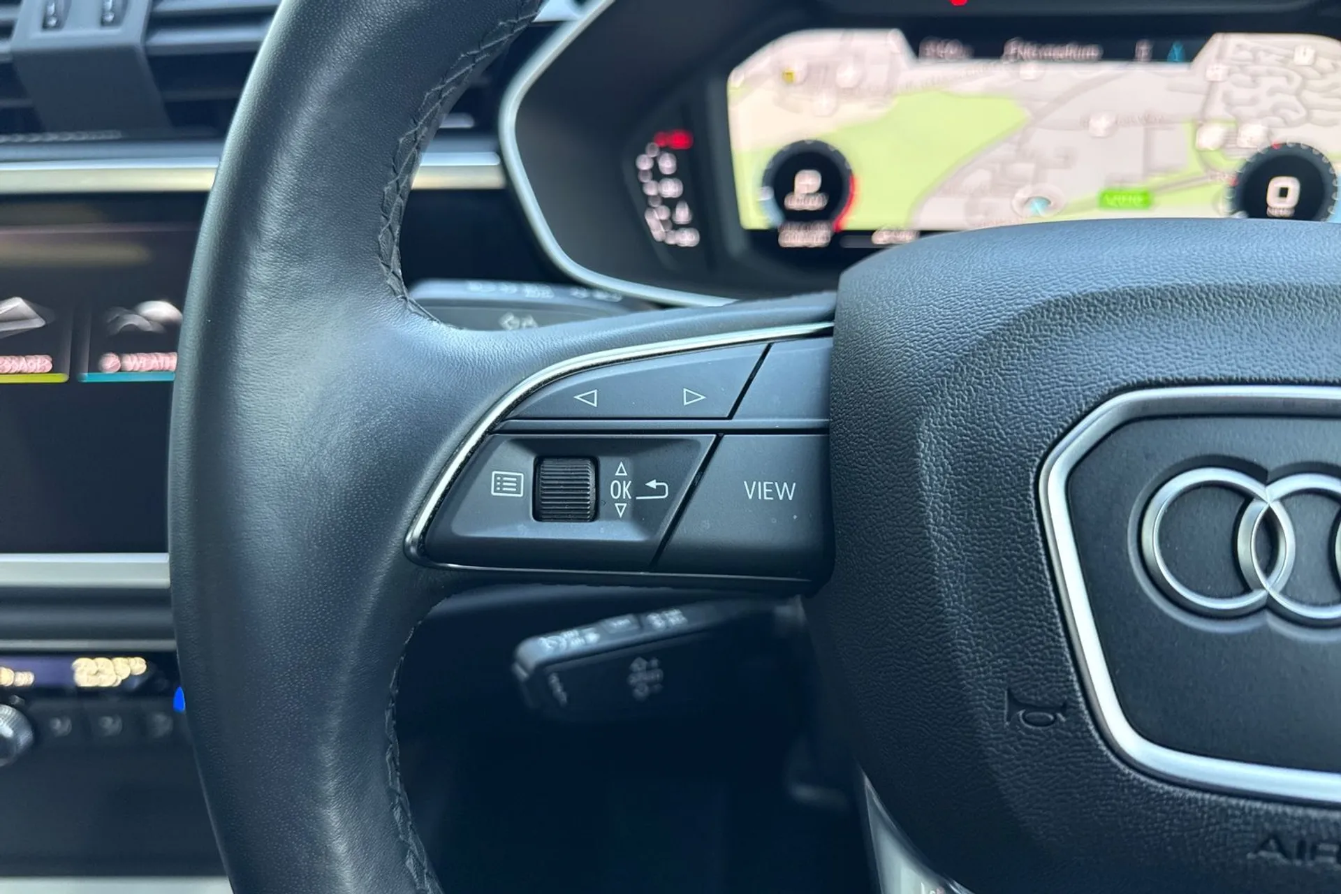 Audi Q3 thumbnail image number 39